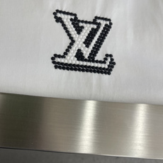 -驴牌 26ss新款刺绣圆领短袖T恤以100%精梳棉为基底,采用210g重磅平纹针织织造,布面肌 -驴牌 26ss新款刺绣圆领短袖T恤以100%精梳棉为基底,采用210g重磅平纹针织织造,布面肌