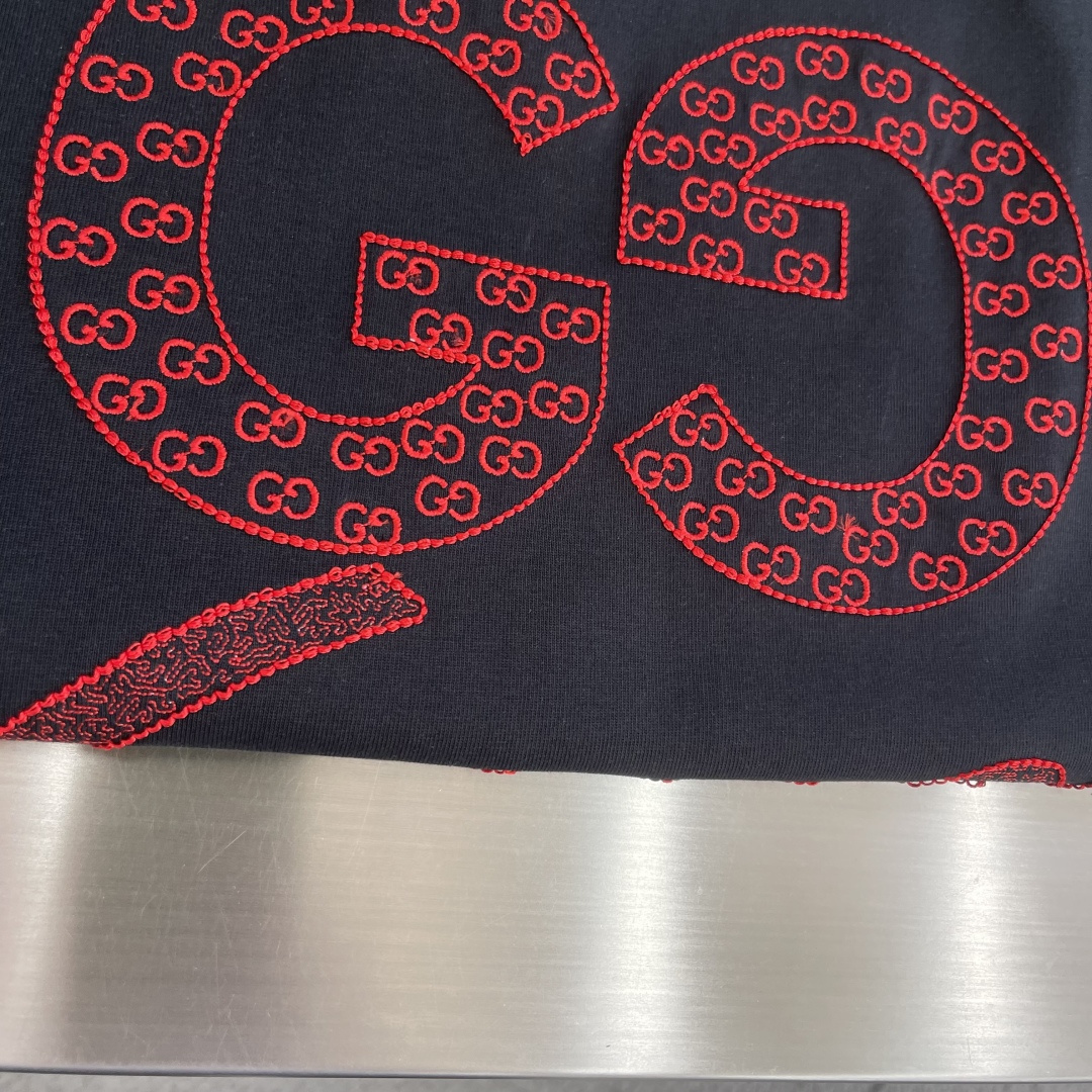 -GUCC    26ss春夏彩色logo短袖T恤  面料采用280克面料 配套1✖️1螺纹  无敌百搭
