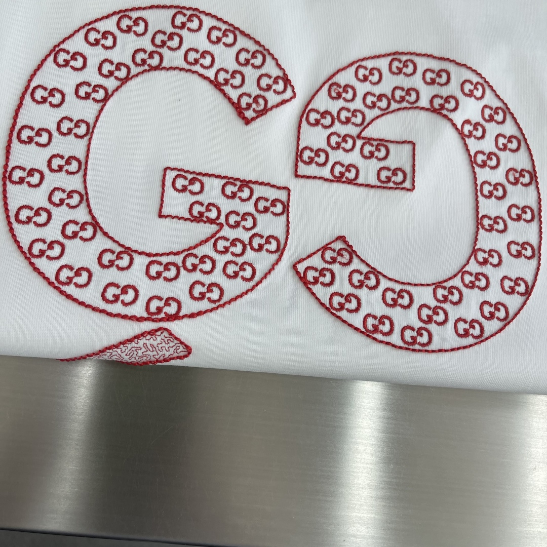 -GUCC    26ss春夏彩色logo短袖T恤  面料采用280克面料 配套1✖️1螺纹  无敌百搭
