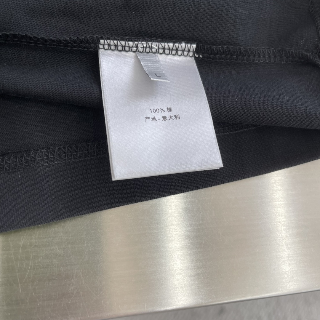 -Dio    2026SS春夏新品休闲短TEE，进口优质高支纯棉面料打造，舒适透气，质地超赞！前、后勾