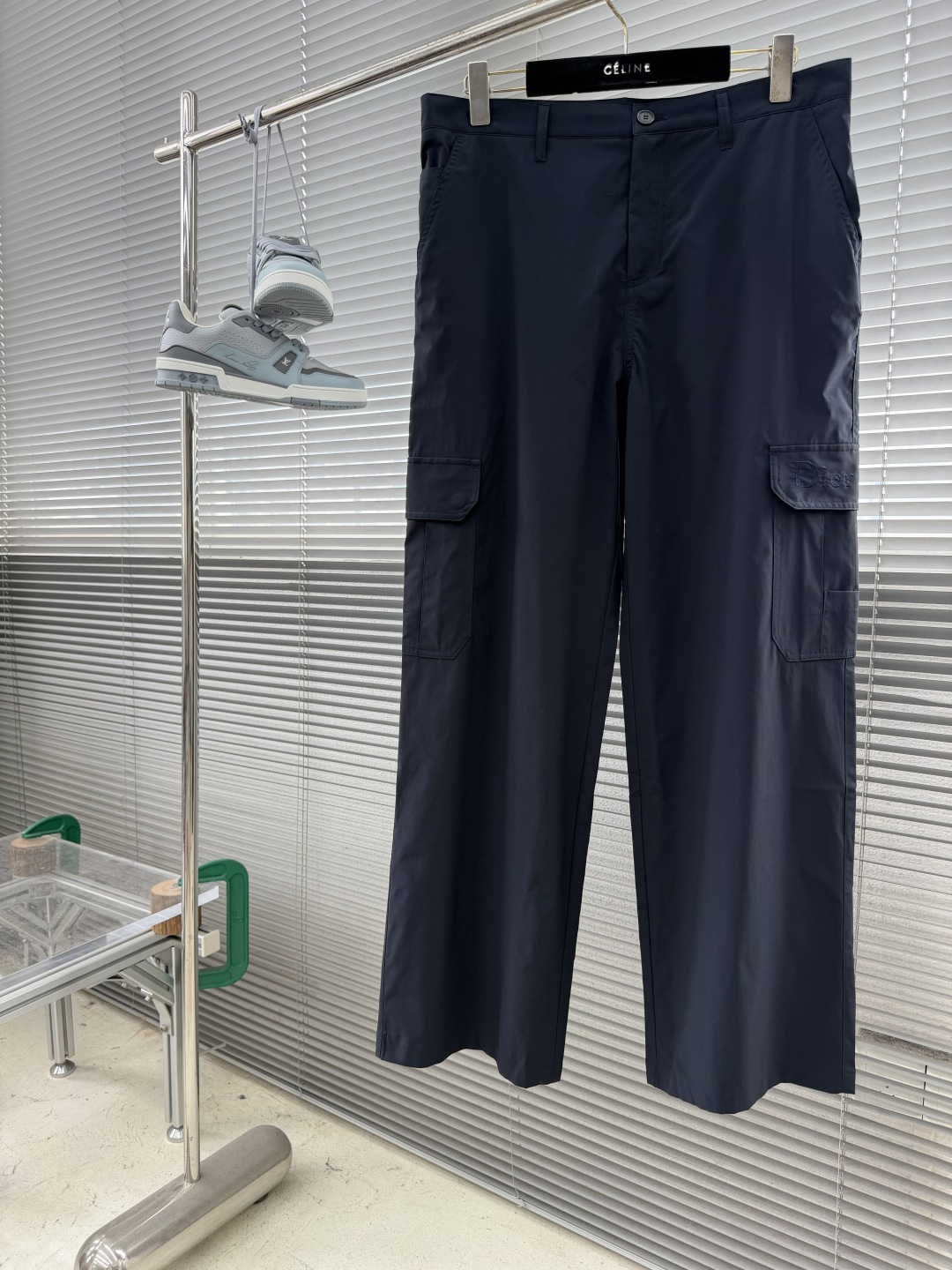 NO:905286,-Dio26SS Letter Embroidered Logo Button Overalls Polyester Technical Fabric 110g Twill Woven Pocket Fabric 115g Imported Embroidery High Temperature Preshrunk 11 Customized Accessories and Accessories Code Number 46 48 50 52 Pants Length 105.5 107 108.5 110 Hips 100 104 108 112 Waist 84 88  92 96,,dior,19860909-Dio26SS字母刺绣Logo徽标纽扣工装裤 聚酯纤维科技面料110克 斜纹梭织口袋布115克 进口刺绣 高温预缩 11订制辅料、配件 码数46 48 50 52 裤长105.5 107 108.5 110 臀围100 104 108 112 腰围 84 88 92 96,,dior,,Men's clothing
