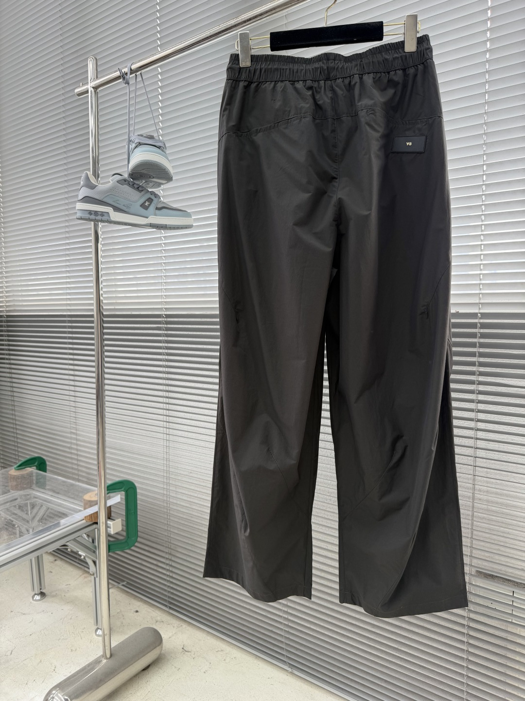 NO:912778,-Y-3 SS26 new summer casual pants, loose wide-leg cut with a lazy and trendy feel, elastic waist design, easy to put on and take off without being too bulky ~ The fabric is breathable and refreshing, not stuffy at all in summer, suitable for daily outings or sports, casual matching with a T-shirt will look very stylish. The stock of good styles is in short supply, if you like it, buy it quickly, don't wait until it is out of stock and regret ~ Size M-XXL, tees, t-shirt,19860909-Y-3 SS26夏季新款休闲裤,宽松阔腿剪裁自带慵懒潮感,松紧腰设计穿脱方便还不挑身材～ 面料透气清爽,夏天穿完全不闷,日常出街或运动都适配,随性搭件T恤就很有范儿.好款库存告急,喜欢就赶紧入手,别等没货后悔哦～ 码数M-XXL,,tees，t-shirt,,Men's clothing