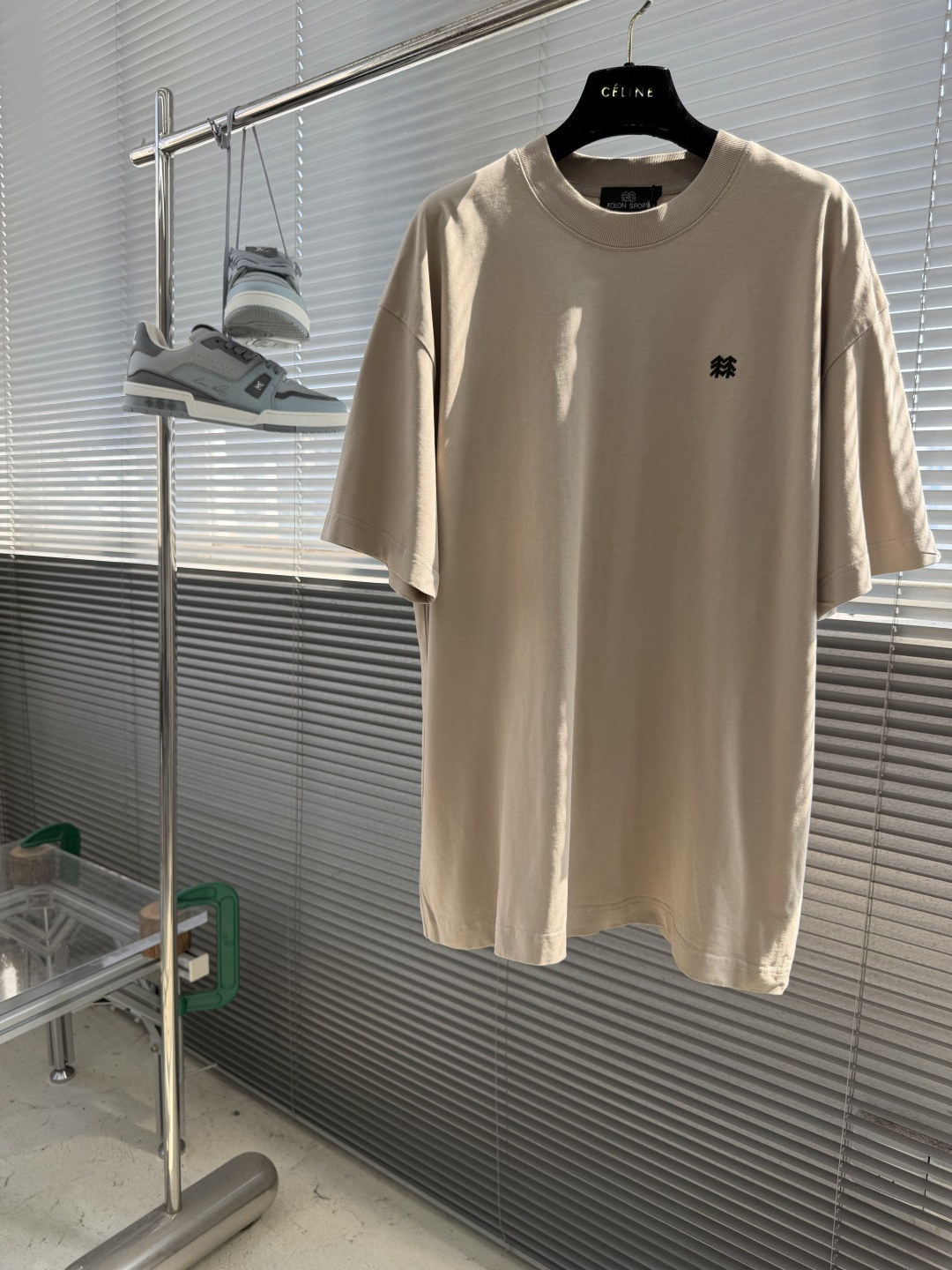NO:912782,-Kolon is a popular brand, simple and not exaggerated. The 3D logo on the chest, the back panel is directly sprayed to imitate hand-painted large pictures, and it is matched with 50-woven double yarn combed cotton. The upper body effect and body feel are very perfect. Same style for men and women. Size S-XXL,,19860909-Kolon 火爆品牌,简单不浮夸,胸前3D的logo,后幅直喷仿手绘大图,搭配50织双纱精梳棉,上身效果和体感都是非常的完美 男女同款 尺码S-XXL,,,Men's clothing