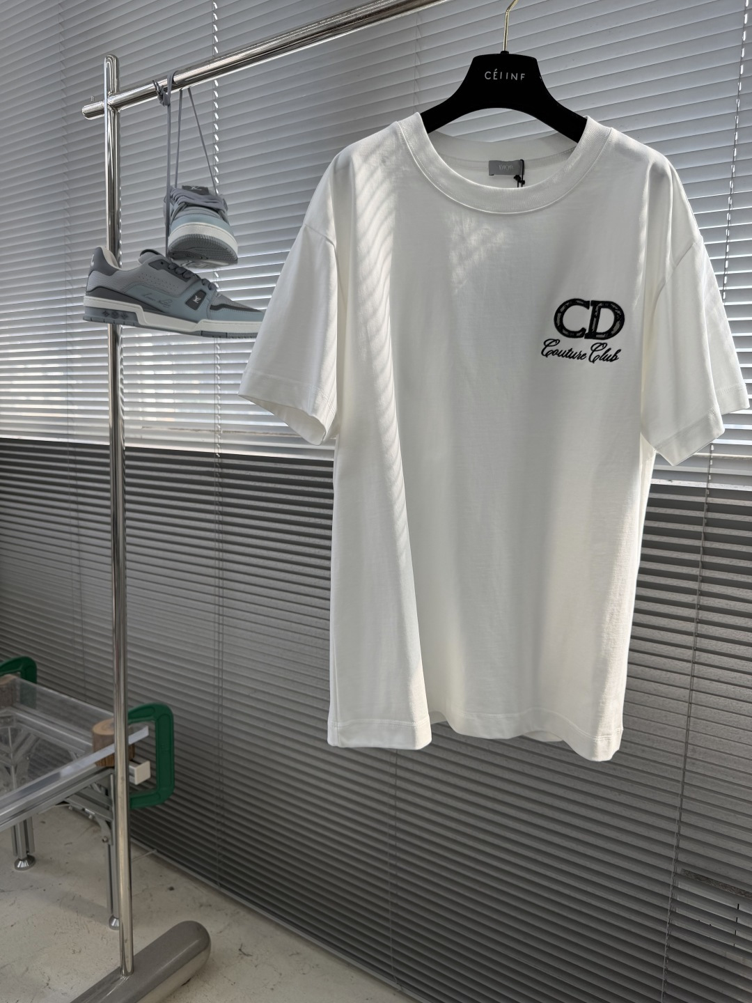 NO:912773,-Dio 2026SS new spring and summer casual short TEE, made of imported high-quality high-count pure cotton fabric, comfortable and breathable, with great texture!  Heavy embroidery and embossed logos are outlined on the front and back. The workmanship is exquisite and the pattern is super correct!  Same style for men and women, fashionable and versatile upper body, sizes S M L XL XXL, dior,19860909-Dio 2026SS春夏新品休闲短TEE,进口优质高支纯棉面料打造,舒适透气,质地超赞！前、后勾勒重工刺绣浮雕标识,工艺精湛,版型超正！ 男女同款,上身时尚百搭 尺码S M L XL XXL,,dior,,Men's clothing