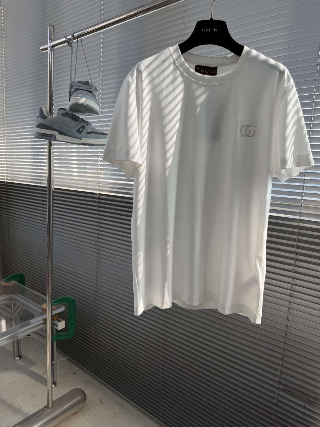 NO:912781,-GUCC 2026 summer latest fashion casual round neck short-sleeved T-shirt, the upper body is very unique!  Eye-catching and bright, imported original fabrics, top-notch embroidery craftsmanship letter pattern decorative logo, simple yet fashionable, classic atmosphere, comfortable and breathable, handsome and stylish upper body!  Size S-3XL,,gucci,T-shirt,tees,t-shirt,19860909-GUCC 2026夏季最新款时尚休闲圆领短袖T恤,上身很有特点！吸睛而有亮点,进口原版面料,顶级刺绣工艺字母图案装饰Logo,简单而不失时尚,经典大气,舒适透气,上身帅气有型！ 码数S-3XL,,gucci,T-shirt,tees，t-shirt,,Men's clothing