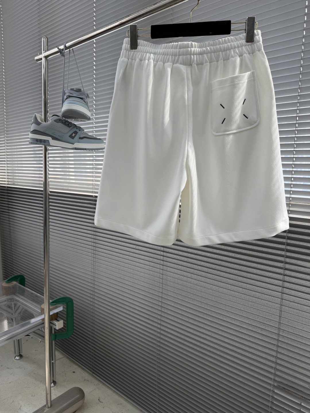 NO:905376,-MM6 Margiela element shorts, cotton, three-dimensional and wide, three-dimensional tailoring design on the waist, slim and fashionable, classic four-point logo, slightly wide version, same style for men and women, size S-XXL,, masion margiela, masion margiela, shorts,19860909-MM6 马吉拉 元素短裤 棉质,立体挺阔 腰部立体剪裁设计 显瘦,时尚 经典四点logo 微阔版型,男女同款 码数S-XXL,,masion margiela,masion margiela,shorts,,Men's clothing