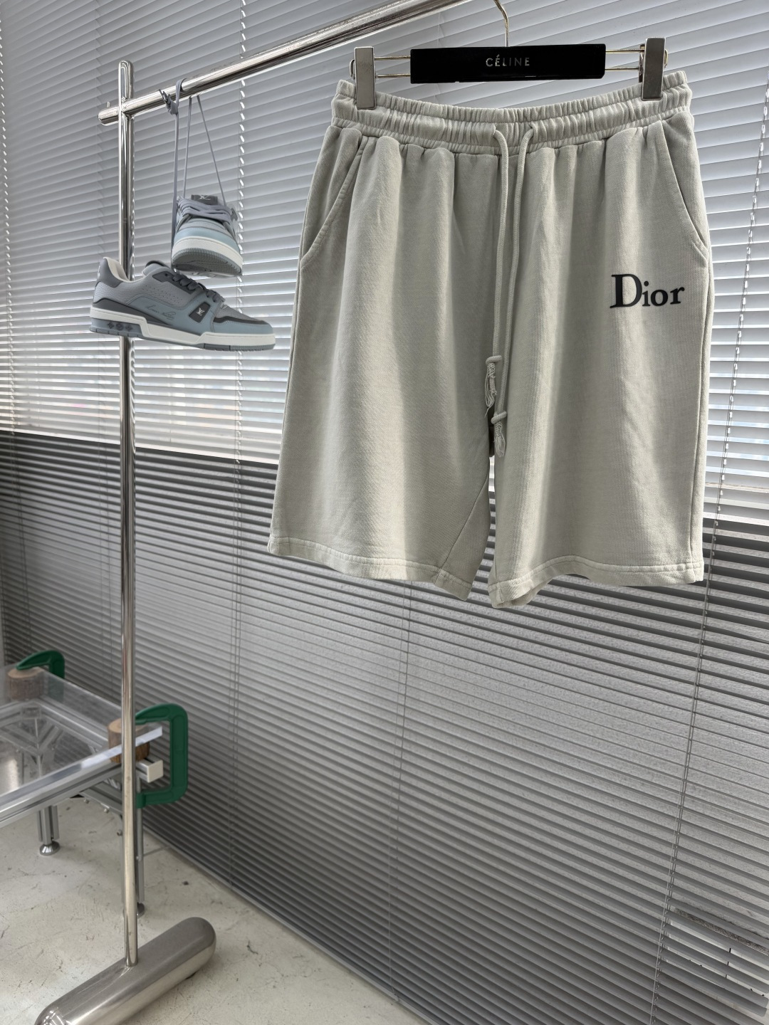 NO:905359,-Dio simple letter knitted shorts. Classic retro Dio* font print, clean and low-key and light luxury. Heavy washed knitted fabric, soft and skin-friendly with soft texture. Elastic drawstring waistband, tolerant and stress-free to put on and take off. Loose five-quarter straight version, flattering the leg shape without picking up the figure. Simple and high-end without choosing tops. Suitable for daily commuting, leisure travel, and couple wear. Light and luxurious basic style with eyes closed. Size S-XXL, dior, shorts,19860909-Dio 简约字母针织短裤 经典复古Dio*字体印花,干净利落低调轻奢 重磅水洗针织面料,软糯亲肤自带柔和质感 松紧抽绳腰头,包容性强穿脱无压力 宽松五分直筒版型,修饰腿型不挑身材 简约高级不挑上衣 日常通勤、休闲出行、情侣穿搭都适配,轻奢基础款闭眼入 尺码S-XXL,,dior,shorts,,Men's clothing