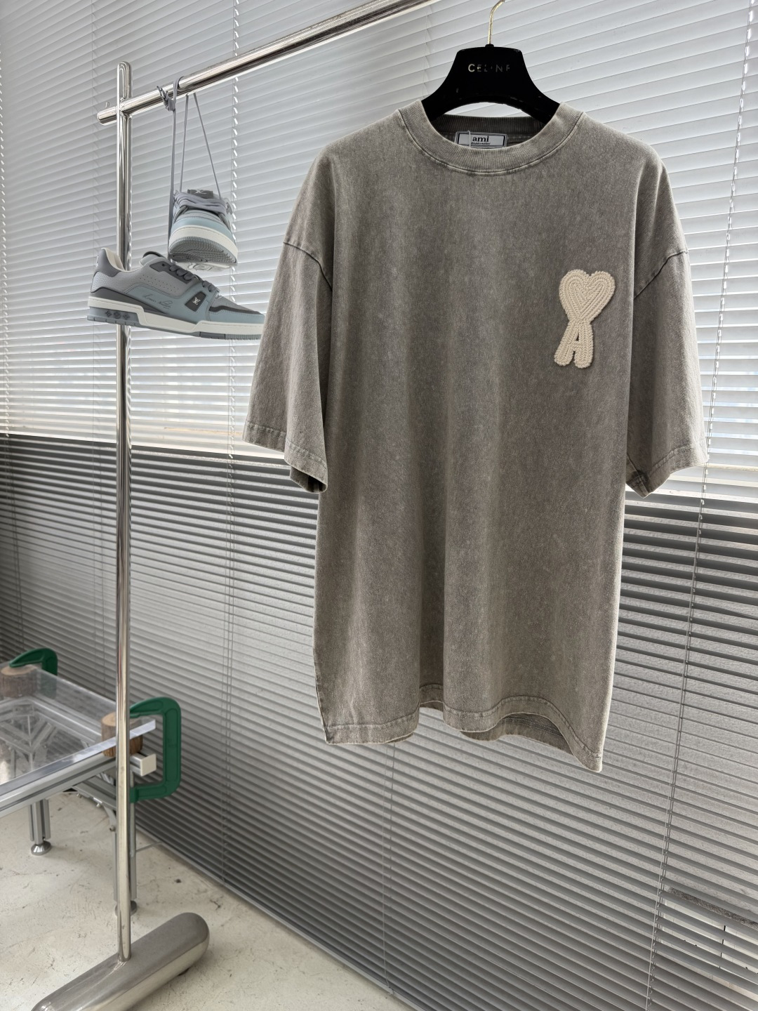 NO:905422,-Ami Tower love element short T-shirt, shorts set. Pure cotton material, thin material, batik washed material. Retro color with woven logo. Full of fashion sense. Wide version, same style for men and women. Size S-XXL, shorts,19860909-Ami 铁塔爱心元素短T,短裤套装 纯棉材质,薄料,蜡染洗水材质 复古颜色搭配编织logo 时尚感拉满 阔版型,男女同款 码数S-XXL,,shorts,,Men's clothing