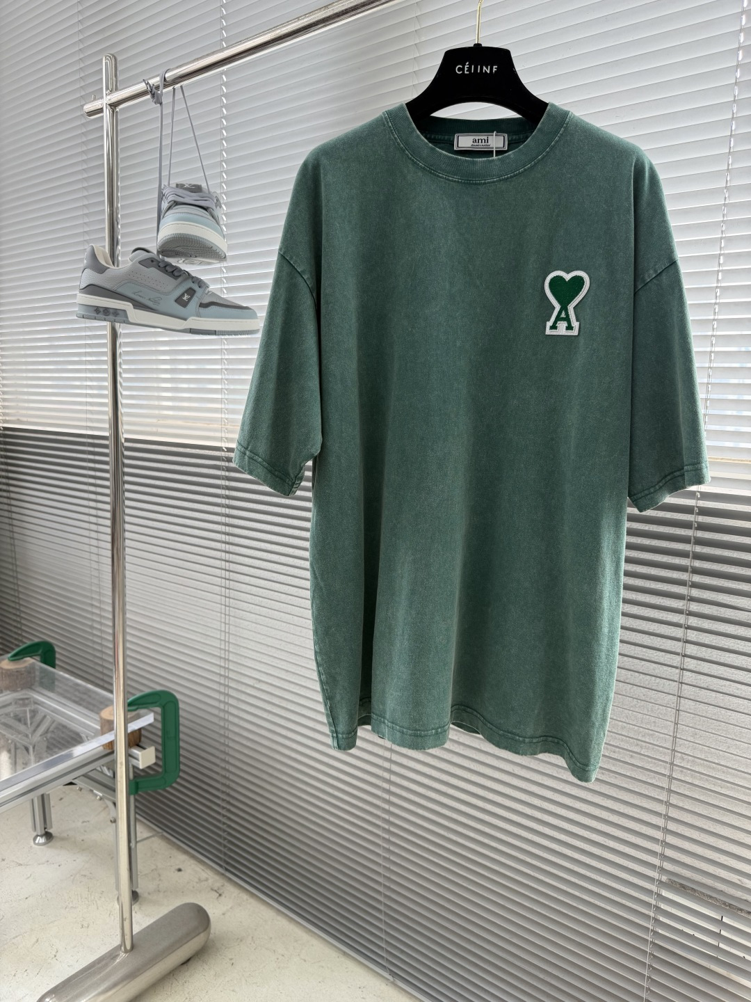 NO:905417,-Ami element short T, pure cotton thin material, super soft, batik with distressed wash... Paired with flocking chapter logo of the same color, full of fashion sense, same style for men and women, size S-XXL,,19860909-Ami元素短T 纯棉薄料,超级柔软 蜡染做旧洗水.... 搭配同色系植绒章仔logo 时尚感拉满啦 男女同款 码数S-XXL,,,Men's clothing