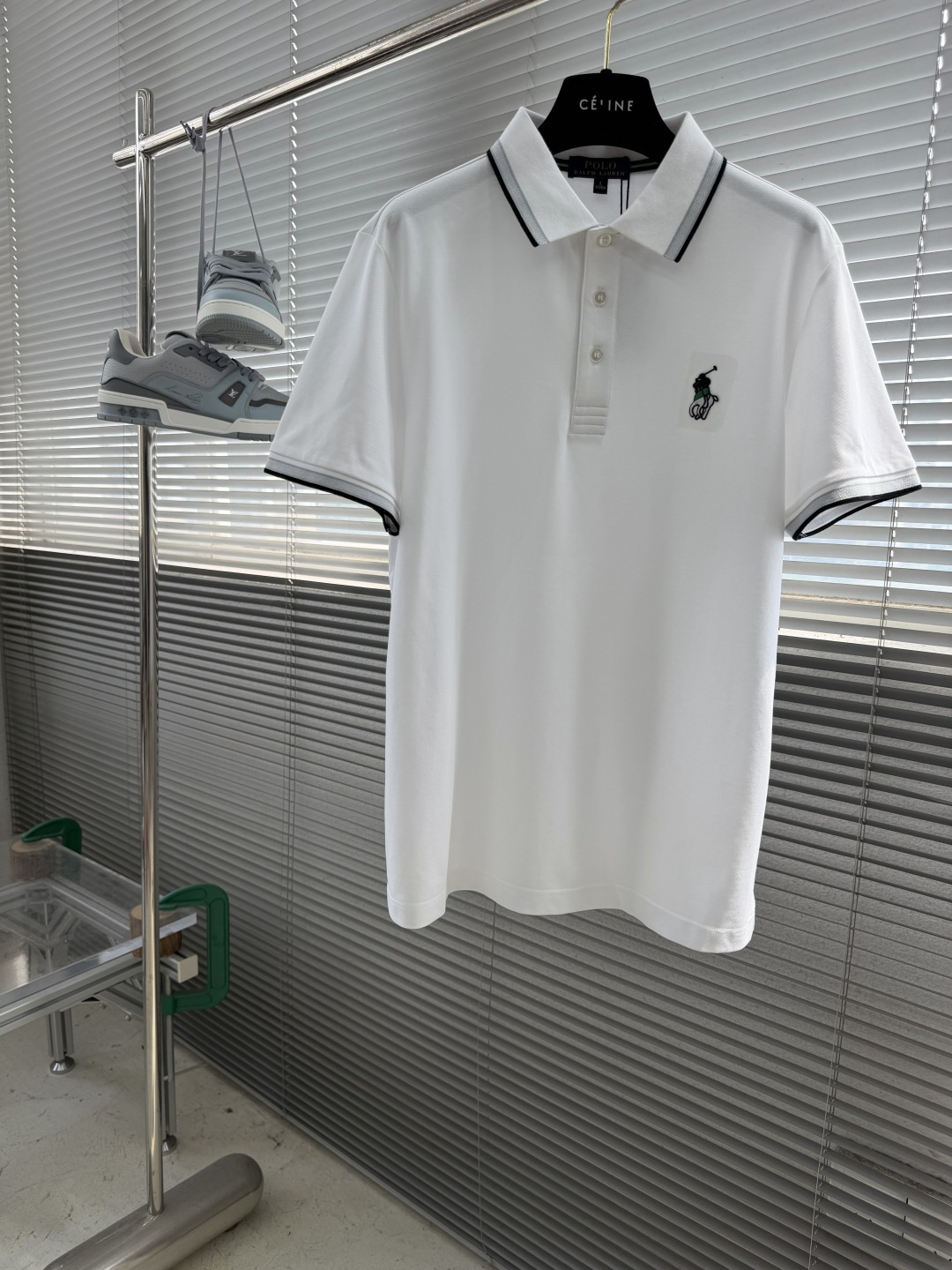 NO:917464,-Ralph Lauren men's lapel polo shirt, hot style, simple, fashionable and versatile, high-end quality, embroidered logo pattern design on the chest, custom mercerized piqué cotton fabric, comfortable to wear, breathable, high-grade and textured, simple and decent, fashionable without losing personality, casual upper body, handsome and stylish, showing big-name temperament. Size M-4XL Color white pink black Can wear up to about 200 kilograms Please state your height and weight when placing an order, loro  piana,19860909-Ralph Lauren 男士翻领Polo衫 爆款 简洁时尚百搭 高端品质 胸前刺绣logo图案设计 定制丝光珠地棉面料 穿着舒适 透气 档次高很有质感 简单大方得体 时尚不失个性 上身休闲随性 帅气有型 彰显大牌气质. 尺码M-4XL 颜色白色 粉色 黑色 最大可穿200斤左右 下单请报身高体重,,loro piana,,Men's clothing