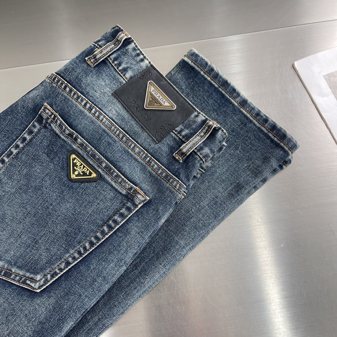 -PRAD    26早春新款休闲牛仔裤系列，开模定制五金配件，直筒裤脚、面料舒适柔软亲肤，挺括有型、不