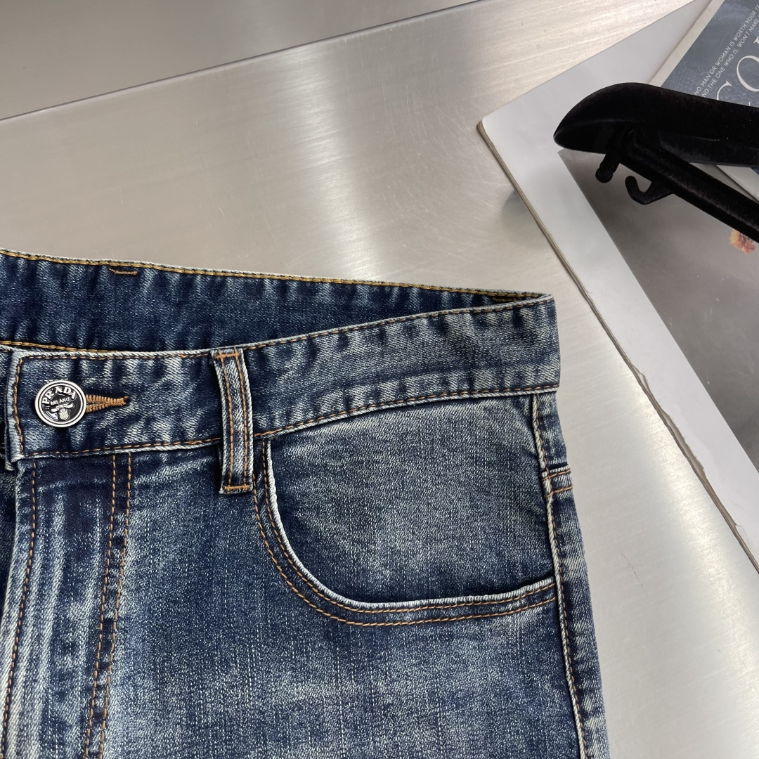 -PRAD    26早春新款休闲牛仔裤系列，开模定制五金配件，直筒裤脚、面料舒适柔软亲肤，挺括有型、不