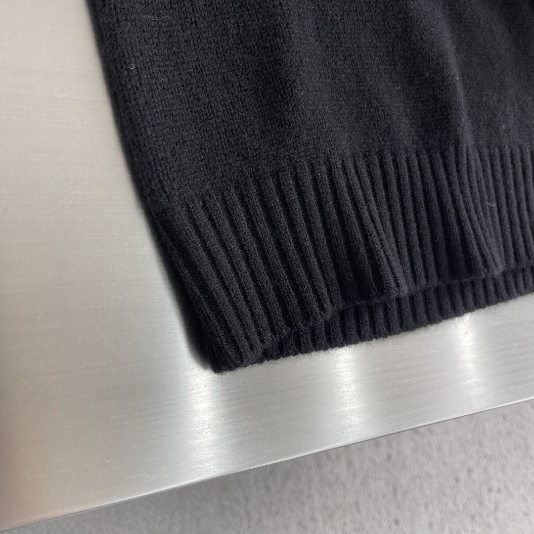 -驴牌     26新款早秋系列 纯色针织标识刺绣圆领短袖 羊绒衫 女款 ⚠️码数：S.M.L.⚠️只换