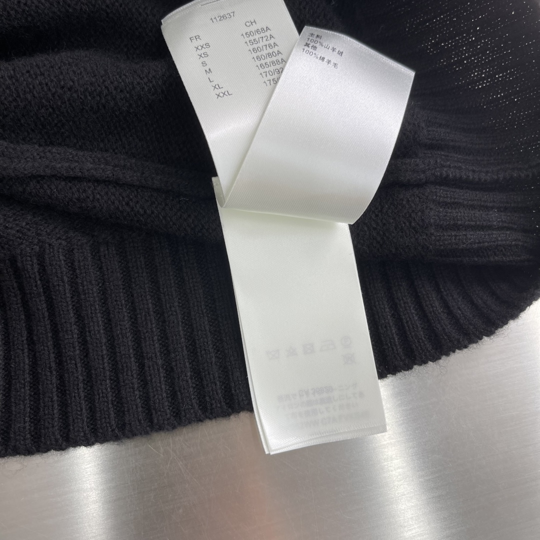 -驴牌     26新款早秋系列 纯色针织标识刺绣圆领短袖 羊绒衫 女款 ⚠️码数：S.M.L.⚠️只换