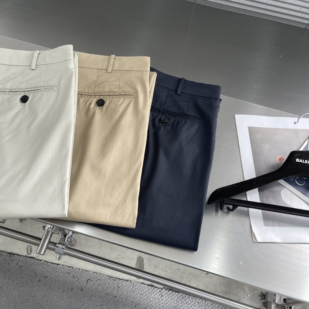 -Loro Piana    常年热销经典休闲长裤，兼顾通勤体面与日常舒适，四季穿搭刚需单品。甄选优质棉