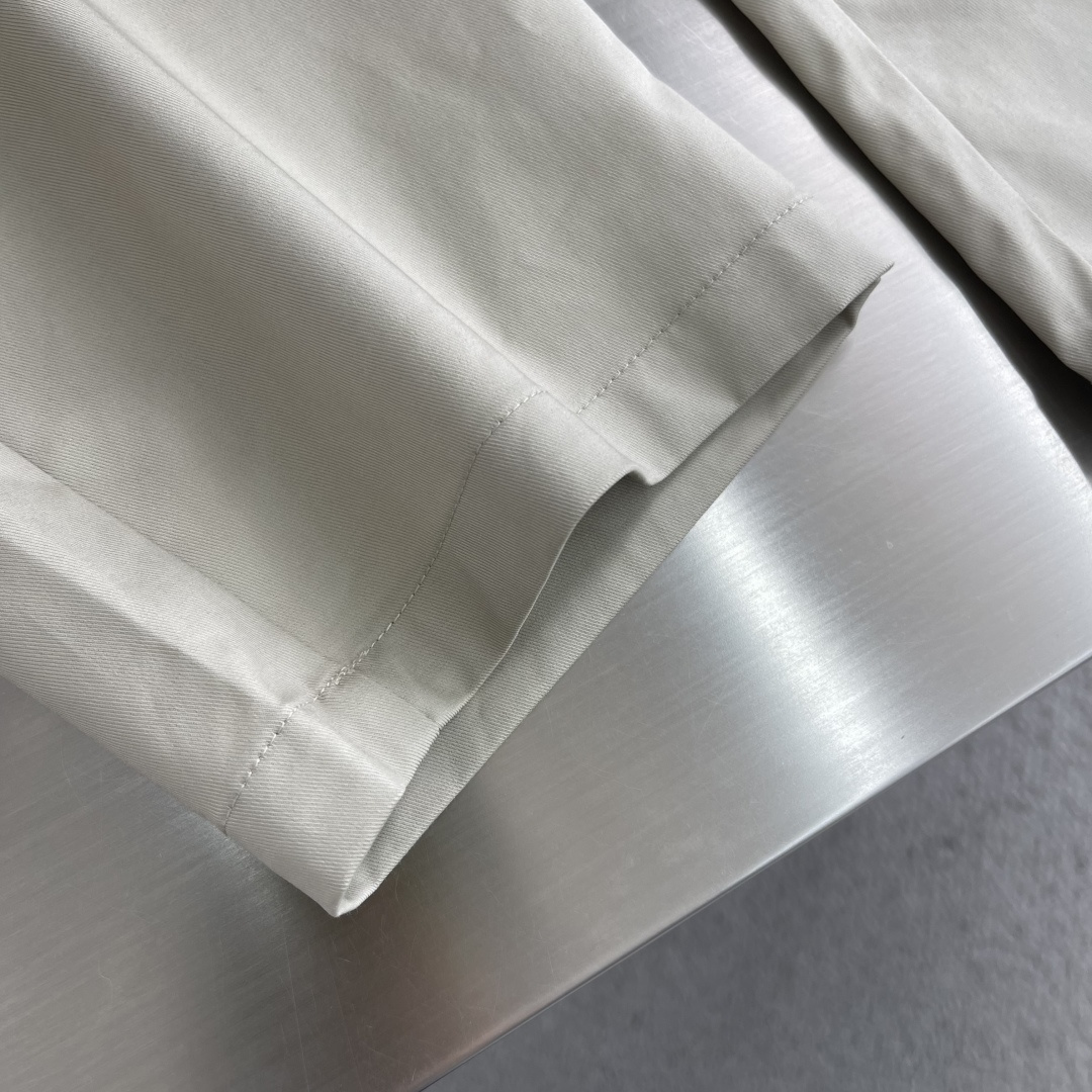 -Loro Piana    常年热销经典休闲长裤，兼顾通勤体面与日常舒适，四季穿搭刚需单品。甄选优质棉