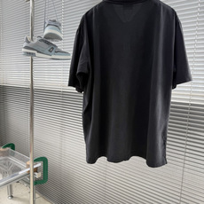 -Balenciag SS26 Laurel 纯色翻领褪色棉质珠地布纽扣短袖 Polo衫 常规版型 -Balenciag SS26 Laurel 纯色翻领褪色棉质珠地布纽扣短袖 Polo衫 常规版型