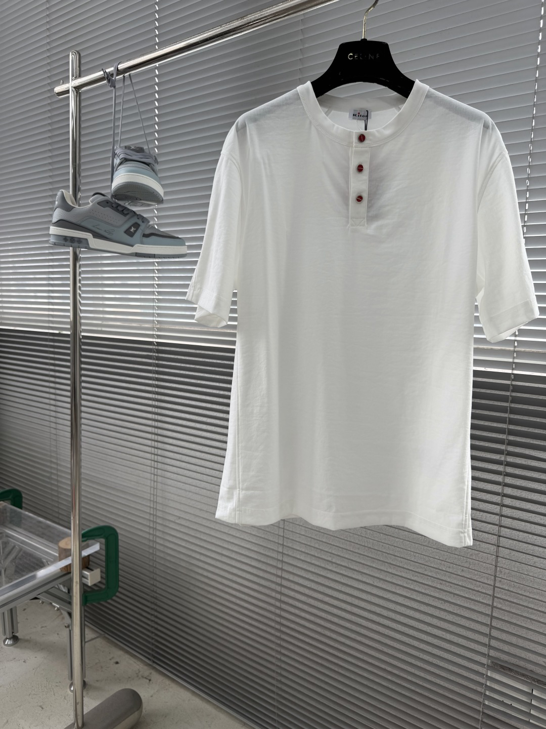 -Kiton   复古老钱风亨利领正肩透气短袖 码数：M.L.XL.2XL.3XL.4XL尺码	衣长  