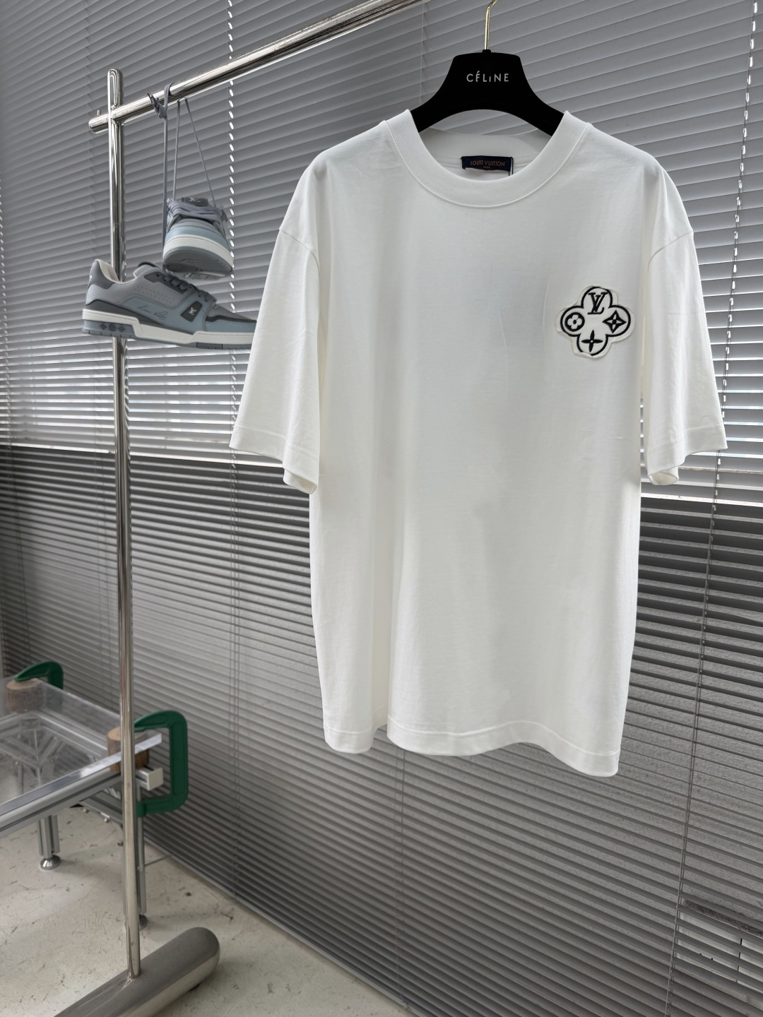 NO:914322,-Donkey brand 2026ss summer latest series pattern logo short-sleeved T-shirt, everyone must have one!  Imported top-quality combed cotton fabric, extremely skin-friendly and comfortable. It feels very delicate, has a good texture, and perfectly reflects the three-dimensional effect. It is in line with the brand's consistent design style. It is a very good overall product. It can be worn alone without any problem. Sizes: S-XXL, Louis Vuitton, T-shirt, tees, t-shirt,19860909-驴牌 2026ss夏装最新系列图案logo短袖T恤 必须人手一件的节奏！进口顶极精梳棉面料,极为亲肤舒适 摸上去非常的细腻,质感很好,完美体现立体感 符合品牌一贯设计风格,整体非常不错的一款,内搭单穿都完全没问题 尺码:S-XXL,,louis vuitton,T-shirt,tees，t-shirt,,Men's clothing