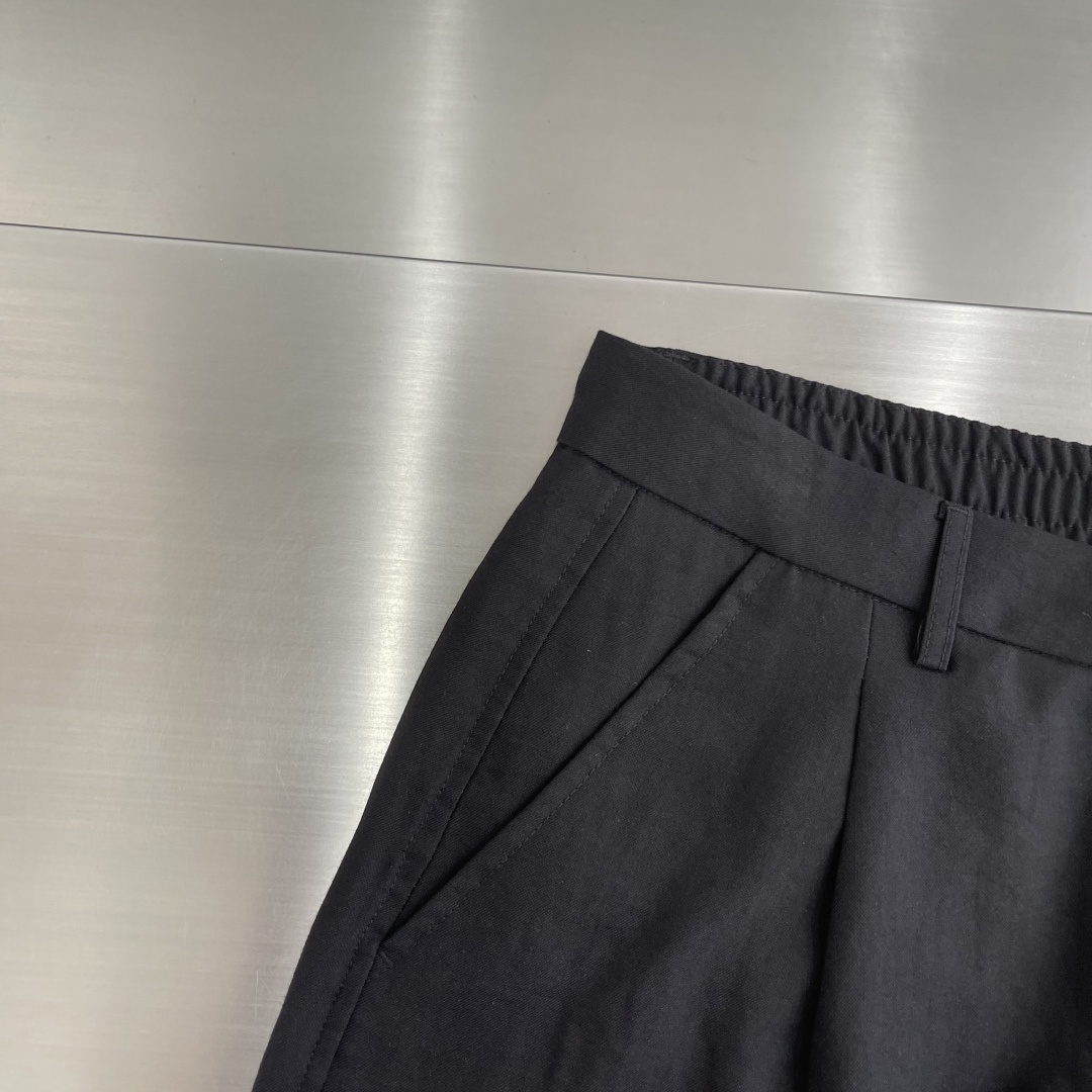 -Loro Piana     新款老钱风休闲裤，采用高定混纺麻料面料，超级舒适透气！后口袋标识点缀，版