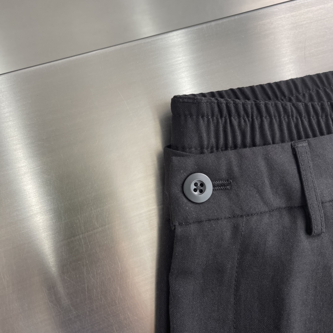 -Loro Piana     新款老钱风休闲裤，采用高定混纺麻料面料，超级舒适透气！后口袋标识点缀，版