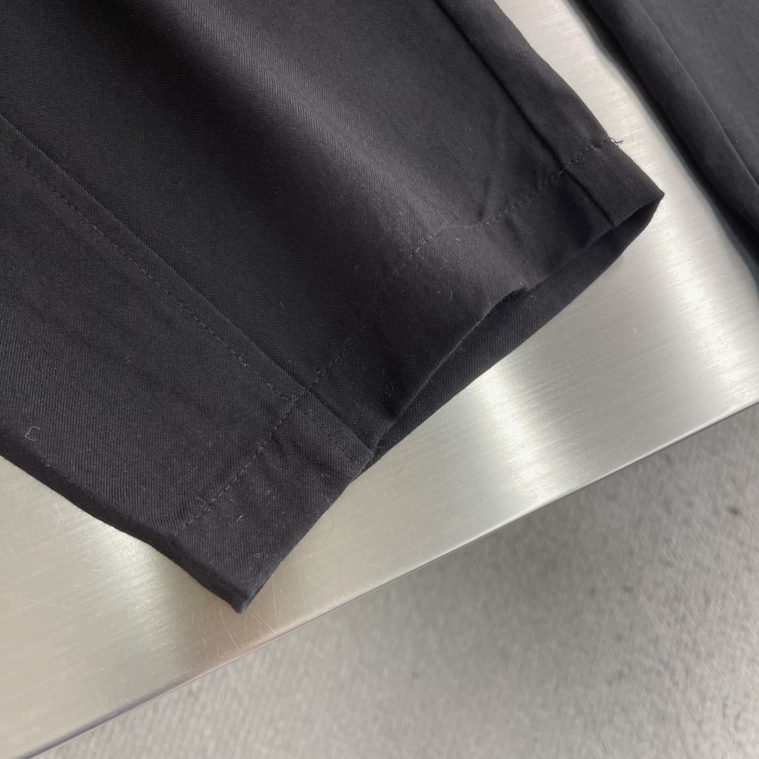 -Loro Piana     新款老钱风休闲裤，采用高定混纺麻料面料，超级舒适透气！后口袋标识点缀，版