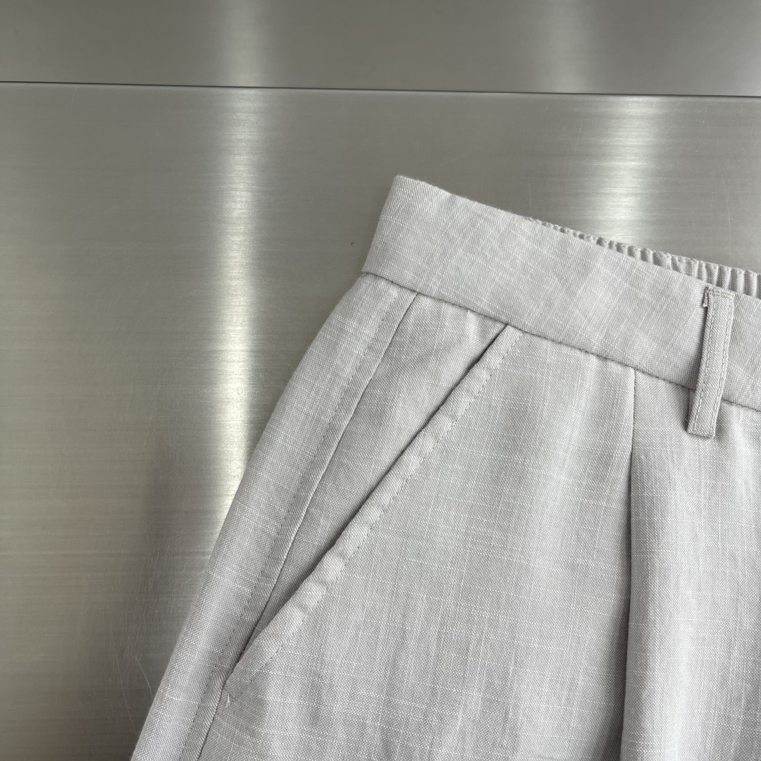 -Loro Piana     新款老钱风休闲裤，采用高定混纺麻料面料，超级舒适透气！后口袋标识点缀，版