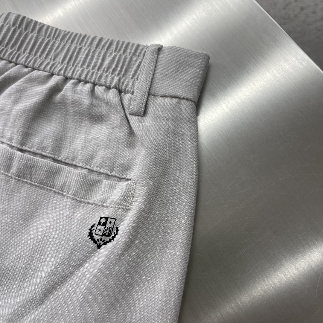 -Loro Piana     新款老钱风休闲裤，采用高定混纺麻料面料，超级舒适透气！后口袋标识点缀，版