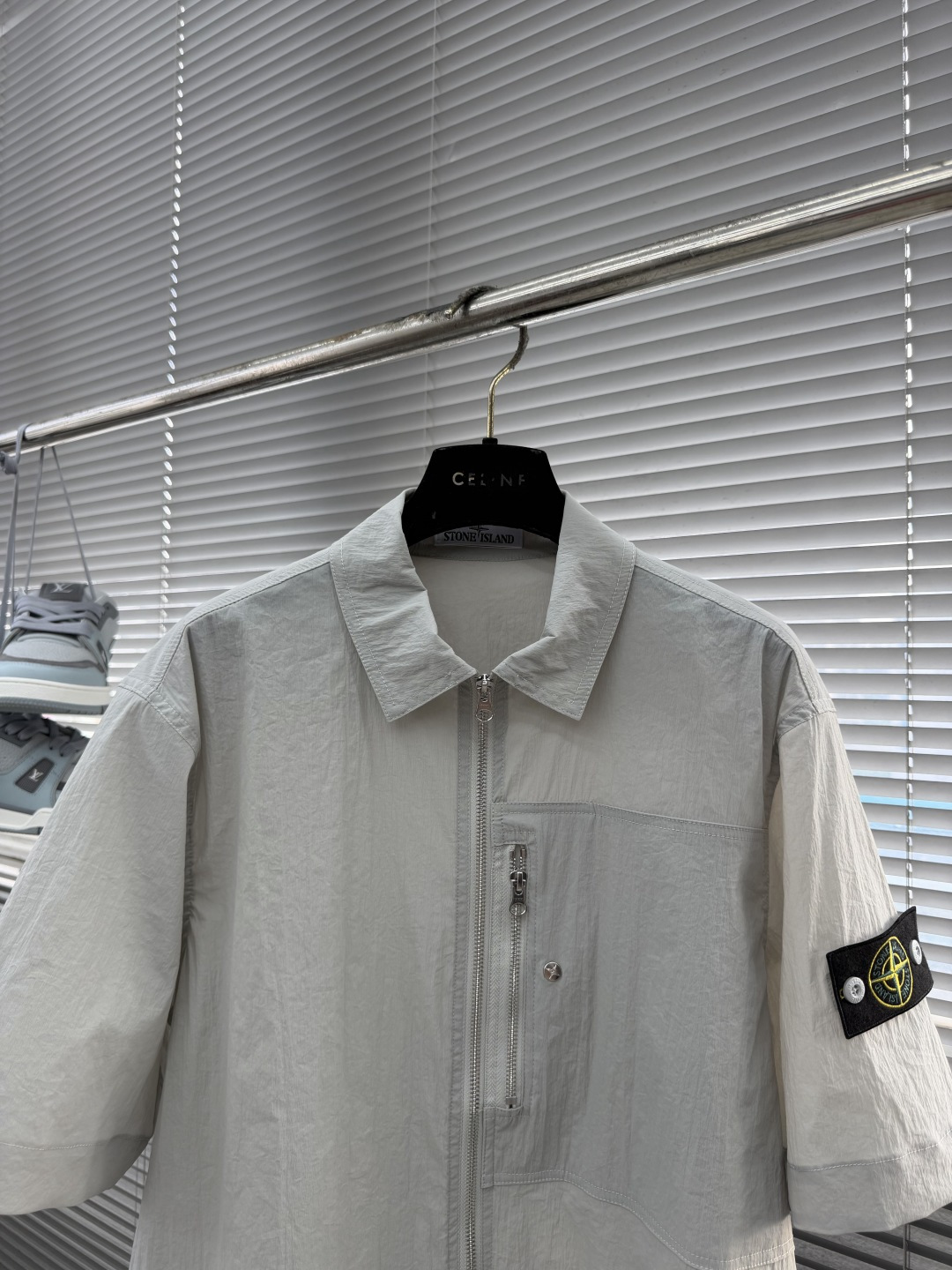 -Stone Island     户外全拉链银色短袖….金属丝网格薄尼面料...出口 韩国订单。帅气的