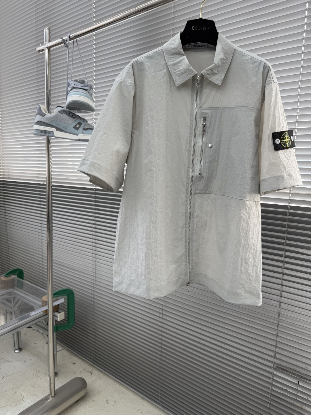 -Stone Island     户外全拉链银色短袖….金属丝网格薄尼面料...出口 韩国订单。帅气的