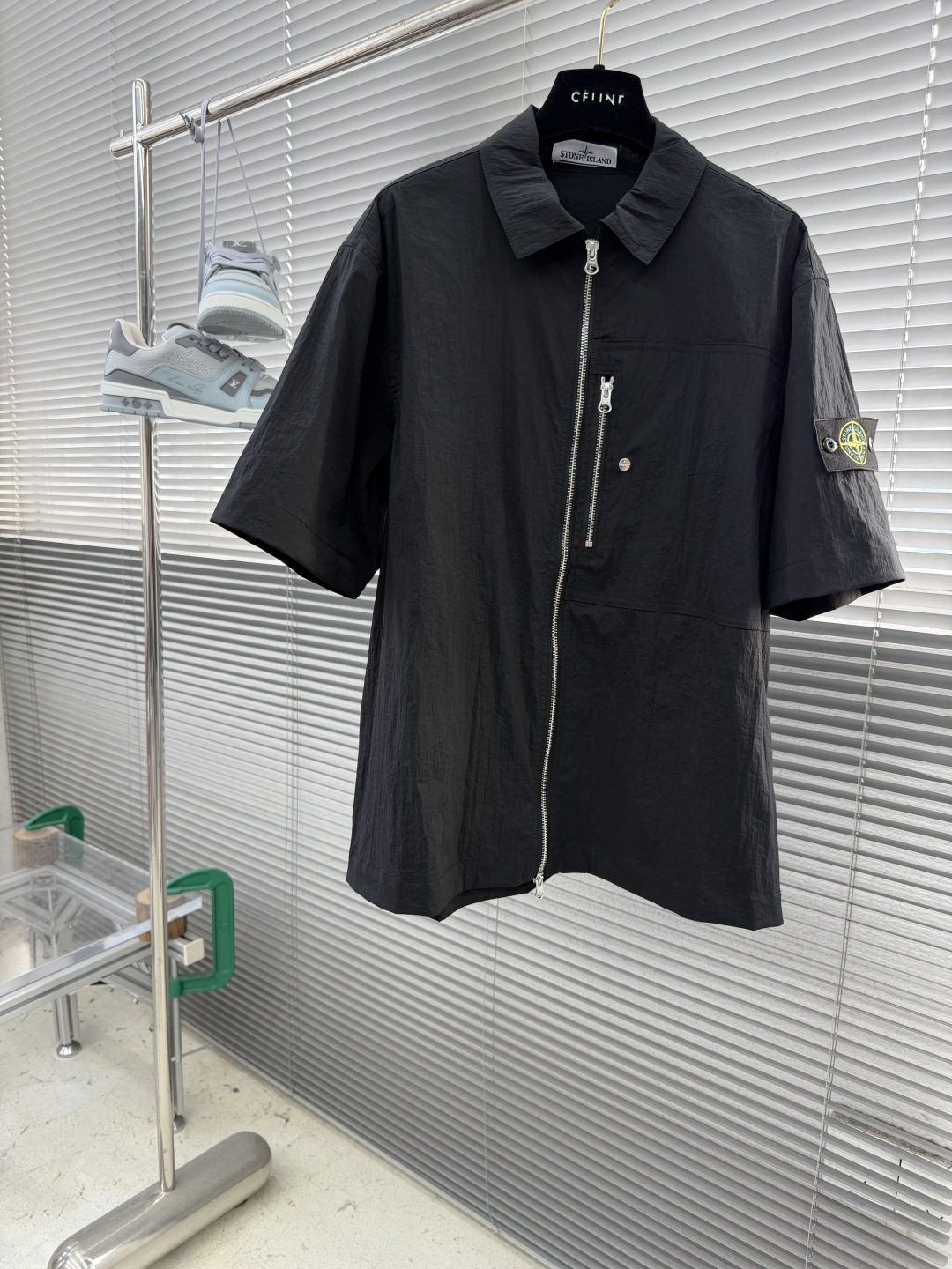 -Stone Island     户外全拉链银色短袖….金属丝网格薄尼面料...出口 韩国订单。帅气的