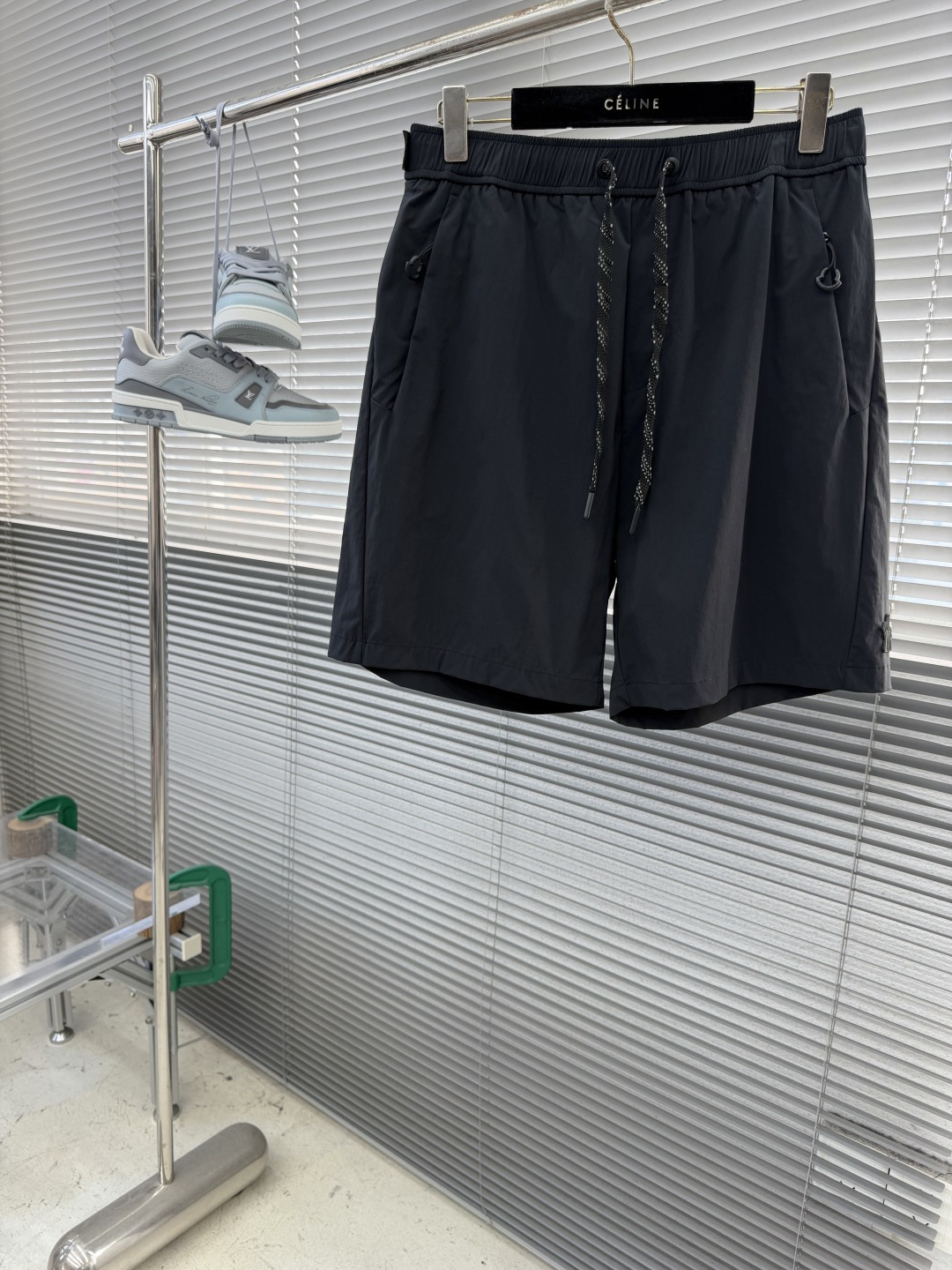NO:914323,-mon elastic sports casual shorts, fashion series, unique design, drawstring casual shorts. The yarn has been dyed and spun. A major domestic factory exports to Japan and supplies fabrics from several top brands. Very wide and stylish, solving the problem of discoloration after washing. The pants are neat and elegant, size M-3XL,,shorts,19860909-mon 松紧运动休闲短裤 时尚系列,独特设计,抽绳休闲短裤 订纱开始订染和订纺. 国内某大厂出口日本 和供应几大顶级品牌的面料. 挺阔有型 , 解决 , 洗涤变色的问题. 裤型利落大气 , 尺码M-3XL,,shorts,,Men's clothing