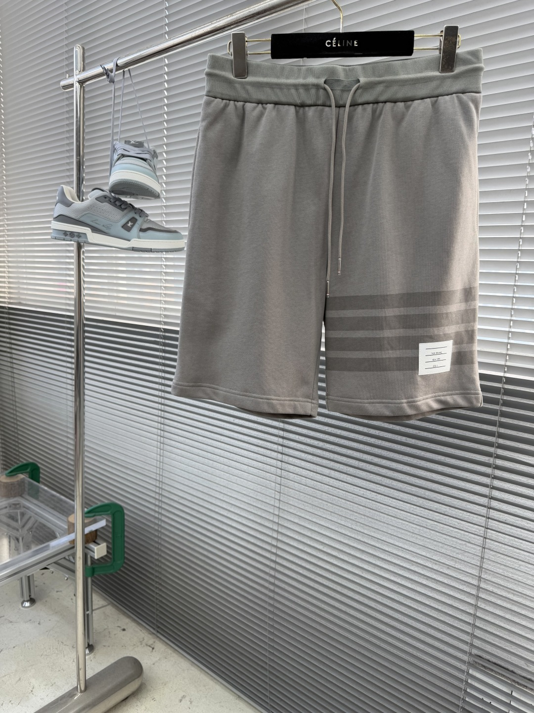 NO:912806,-TB 26 new color matching four-bar shorts, terry dyed four-bar shorts, made of 380g pure cotton, classic shorts style, three-color woven pure cotton custom thread inside the waist, durable and not deformed, classic and simple, code number 1.2.3.4,,shorts,19860909-TB 26新配色四杠短裤 毛圈料色染四杠短裤 380g纯棉制成,经典短裤版型,腰部内里三色织纯棉订制螺纹,经久耐穿不变形 经典简洁 码数1.2.3.4,,shorts,,Men's clothing