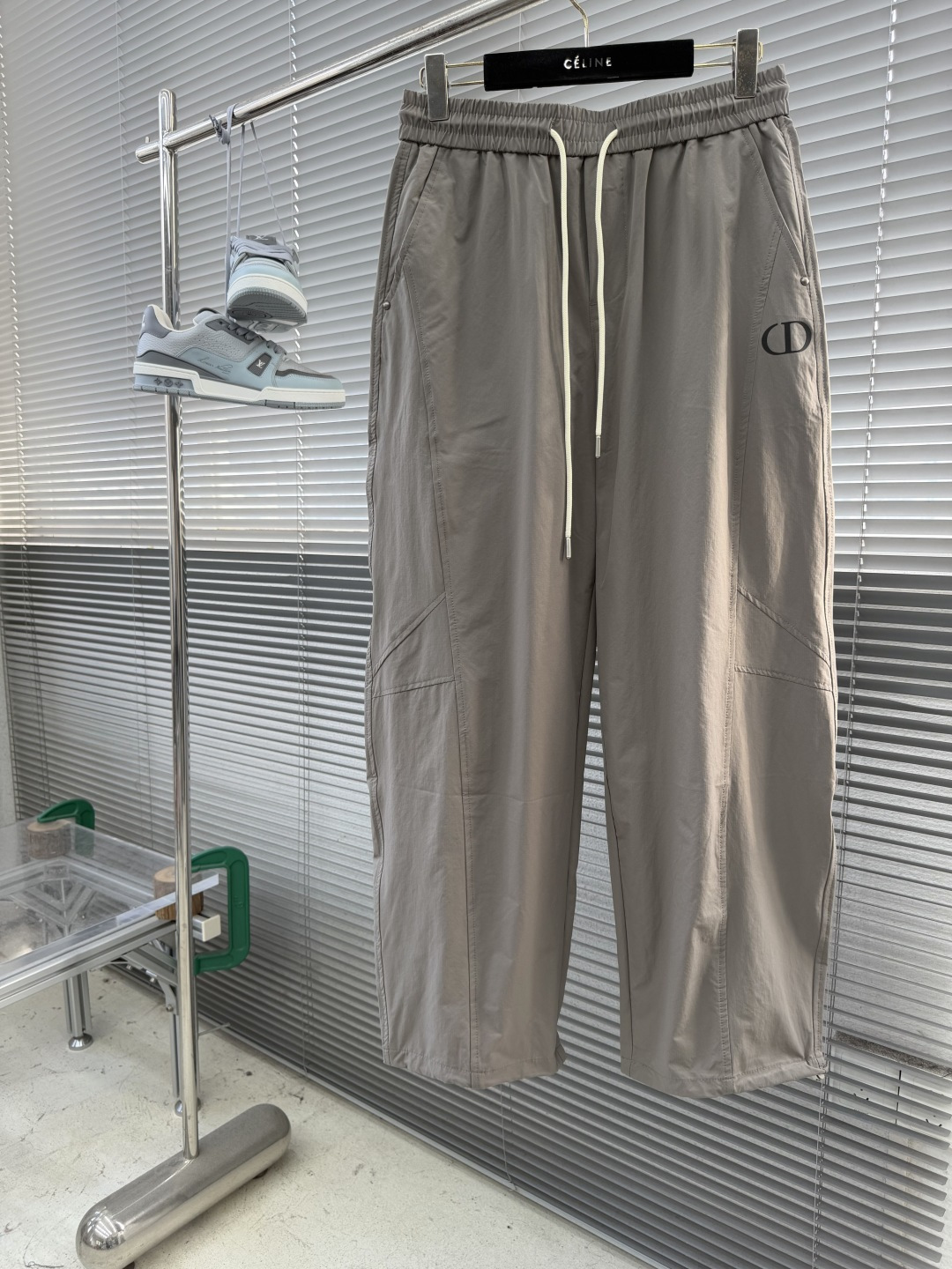 NO:917474,-Dio 26 new spring and summer summer casual pants, imported high-definition woven fabrics, straight fit, workwear style design, waist drawstring design, soft fabric, good shape retention, not picky about body shape, details are in place. Color: black, dark gray, camel, size M-3XL,, dior,19860909-Dio 26春夏新款夏季休闲裤,进口高定梭织面料,直筒版型 工装风设计,腰部抽绳设计,面料柔软 保型性好 不挑身材,细节做工到位. 颜色黑色、深灰、驼色 码数M-3XL,,dior,,Men's clothing