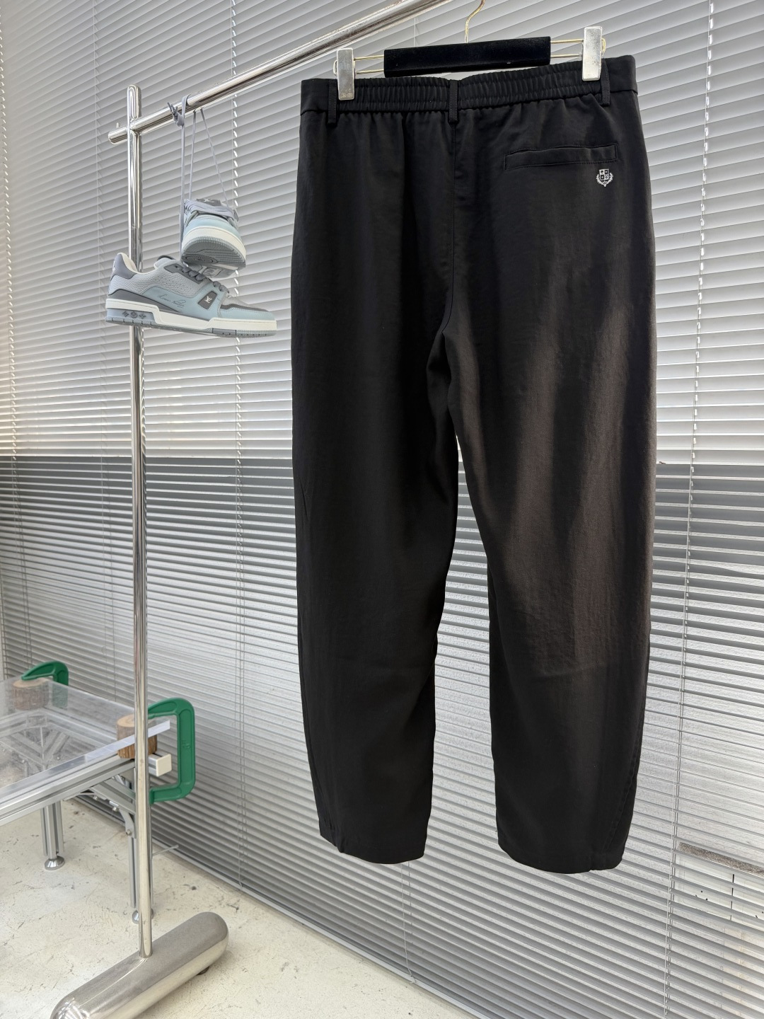 -Loro Piana     新款老钱风休闲裤，采用高定混纺麻料面料，超级舒适透气！后口袋标识点缀，版