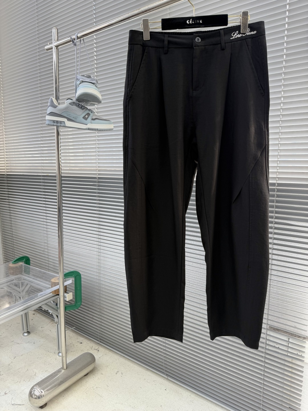 -Loro Piana     新款老钱风休闲裤，采用高定混纺麻料面料，超级舒适透气！后口袋标识点缀，版