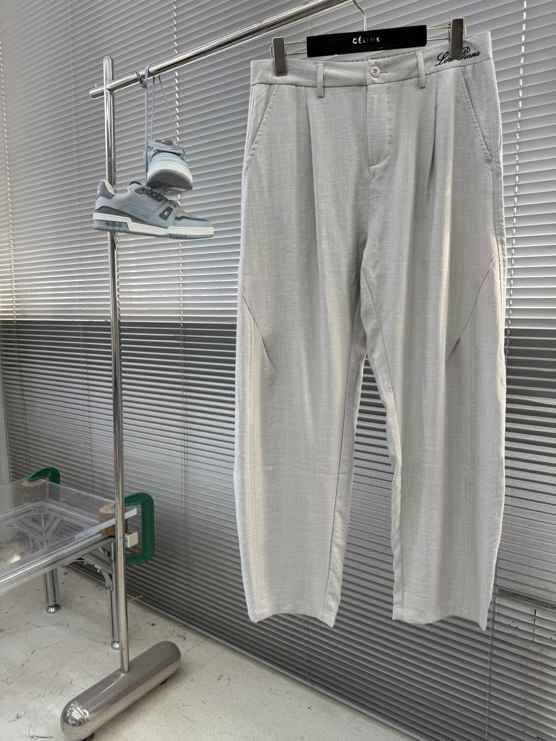 -Loro Piana     新款老钱风休闲裤，采用高定混纺麻料面料，超级舒适透气！后口袋标识点缀，版