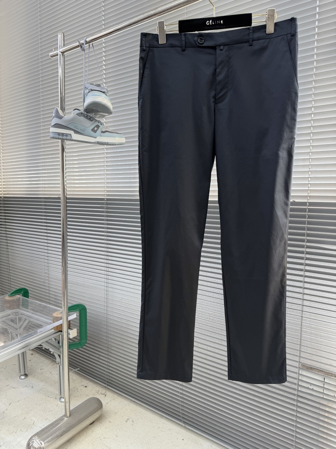 -Loro Piana    常年热销经典休闲长裤，兼顾通勤体面与日常舒适，四季穿搭刚需单品。甄选优质棉