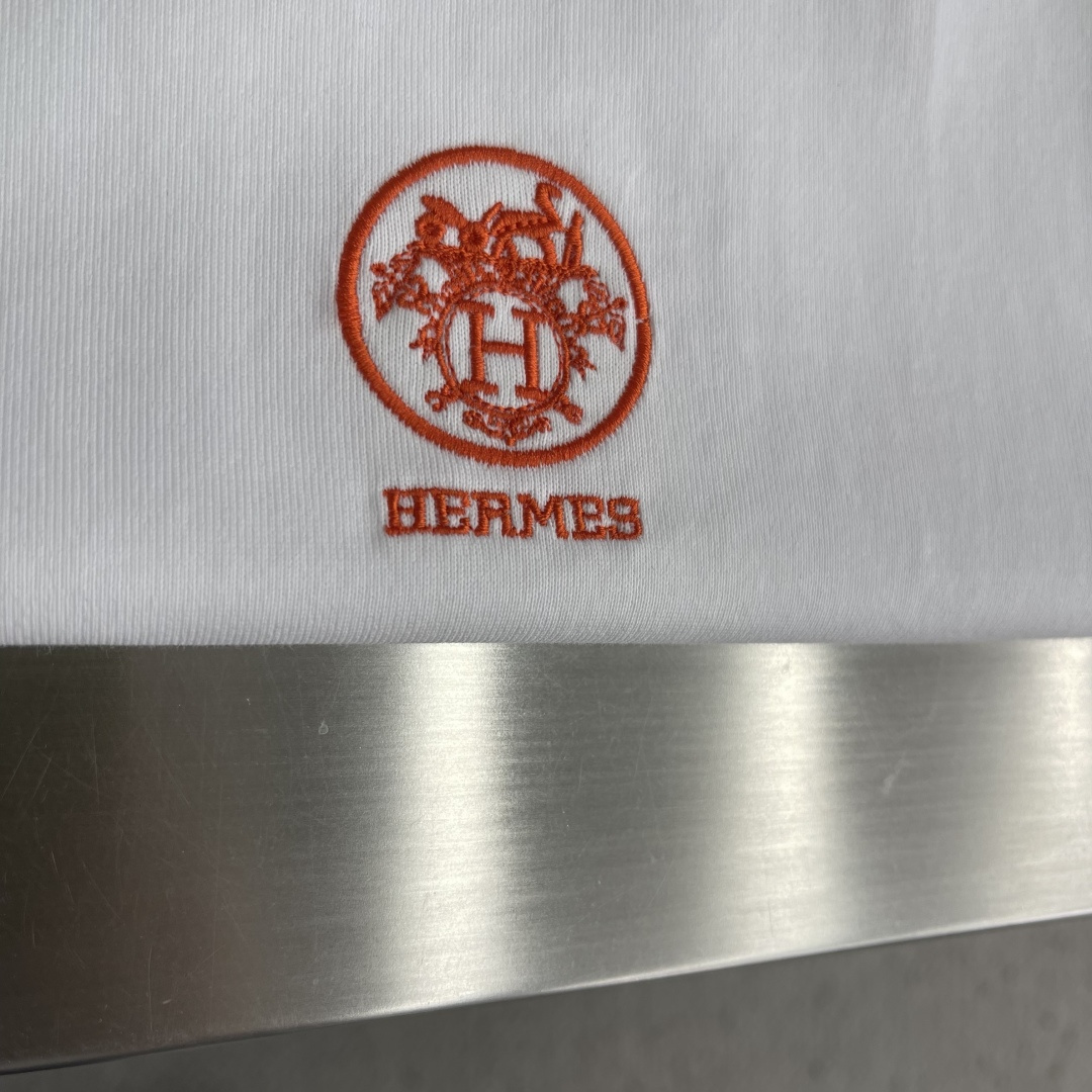 -Herme*    2026春夏新款圆领短袖  品牌logo重工艺设计 高端定制100支双面丝光棉面料