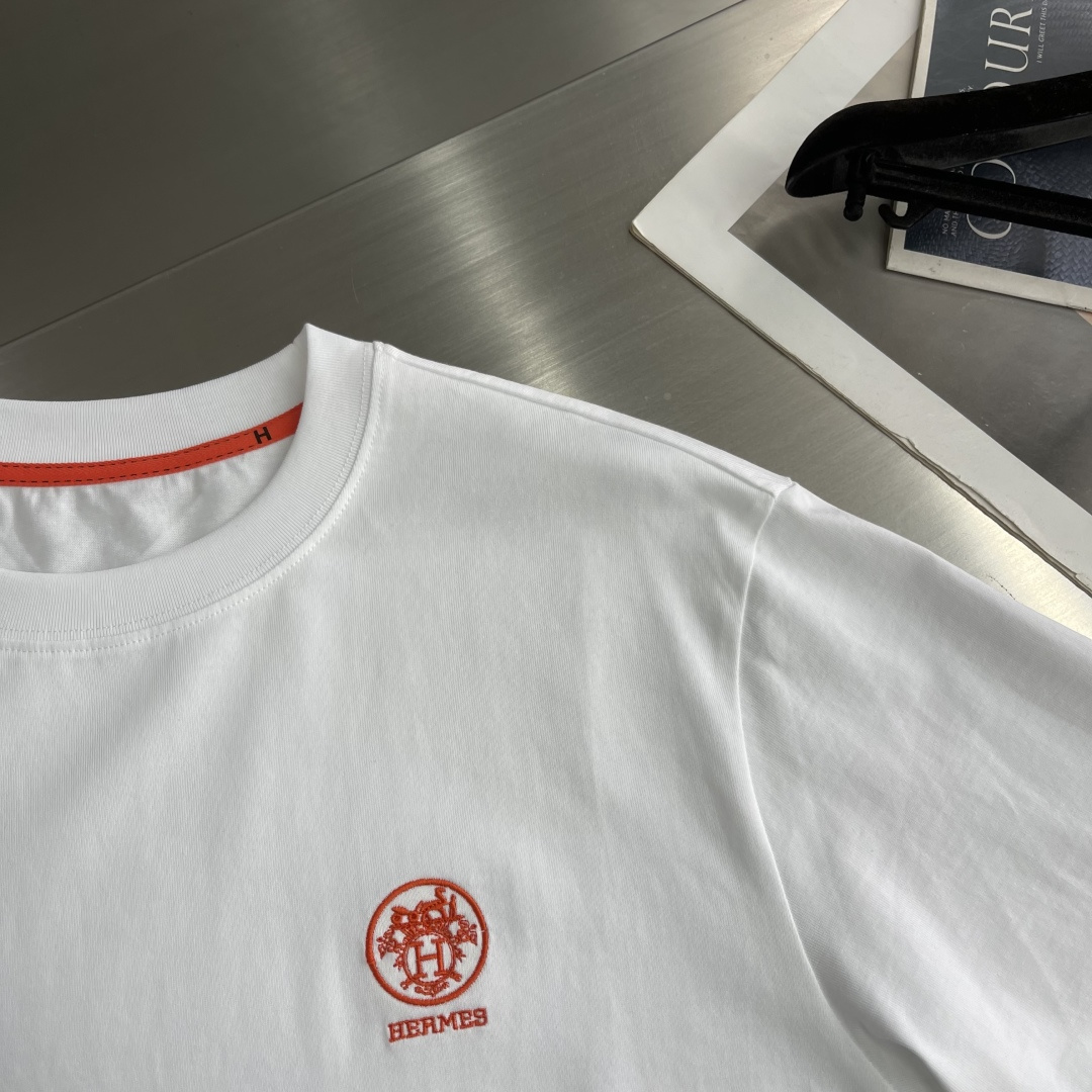 -Herme*    2026春夏新款圆领短袖  品牌logo重工艺设计 高端定制100支双面丝光棉面料
