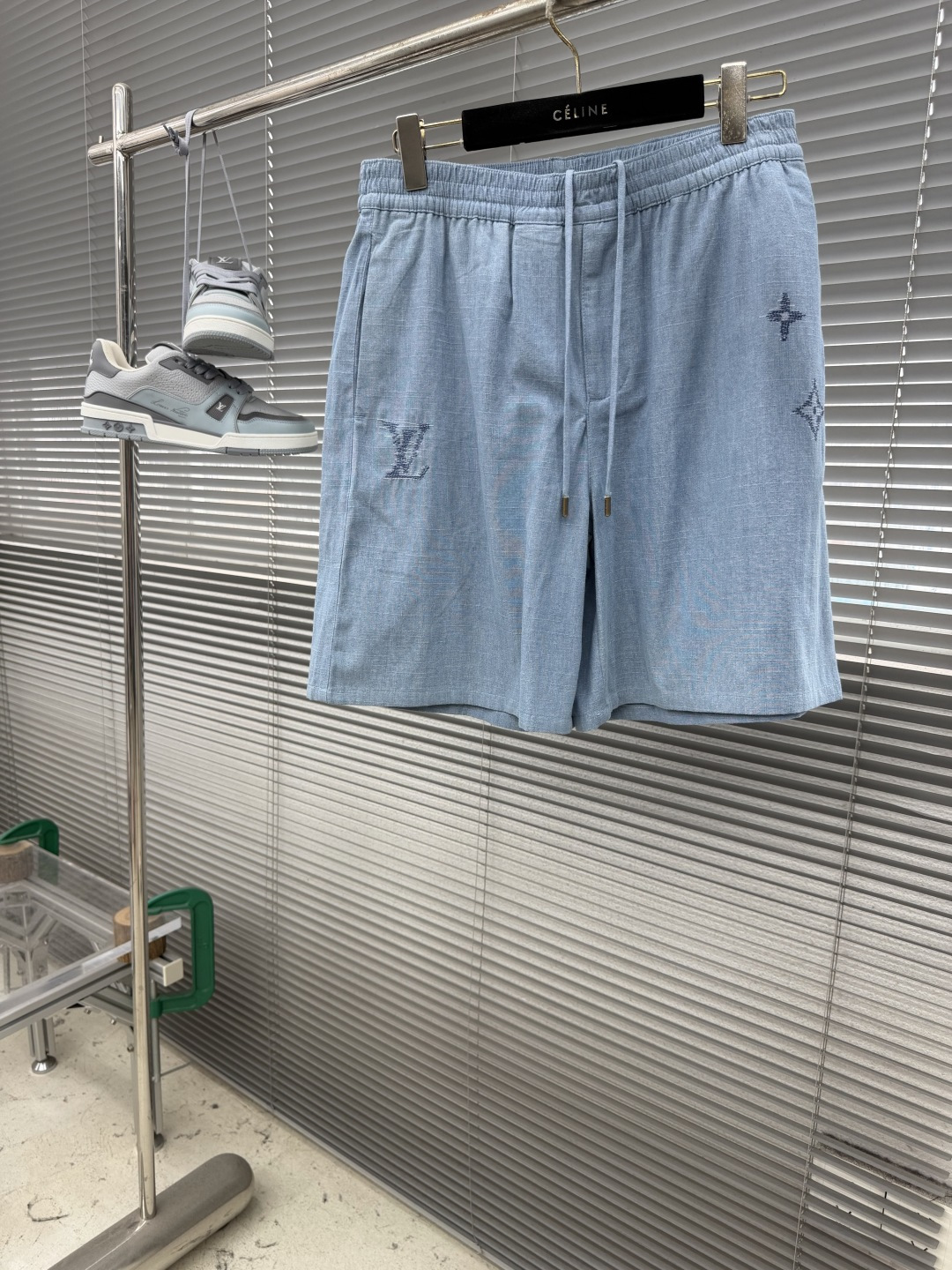 NO:917486,Shorts - Donkey brand 26SS chambray shorts with embroidered logo 11 ammonia soil cotton denim fabric Imported embroidery Garment wash and fade 11 Customized accessories and accessories Code number 30 32 34 36 Pants length 48495051 Hips 112 116 120 124 Waist 76808488,, louis vuitton, shorts,19860909短裤 -驴牌 26SS刺绣标识青年布短裤 11氨土全棉牛仔面料 进口刺绣 成衣洗褪 11订制辅料、配件 码数30 32 34 36 裤长48495051 臀围 112 116 120 124 腰围76808488,,louis vuitton,shorts,,Men's clothing
