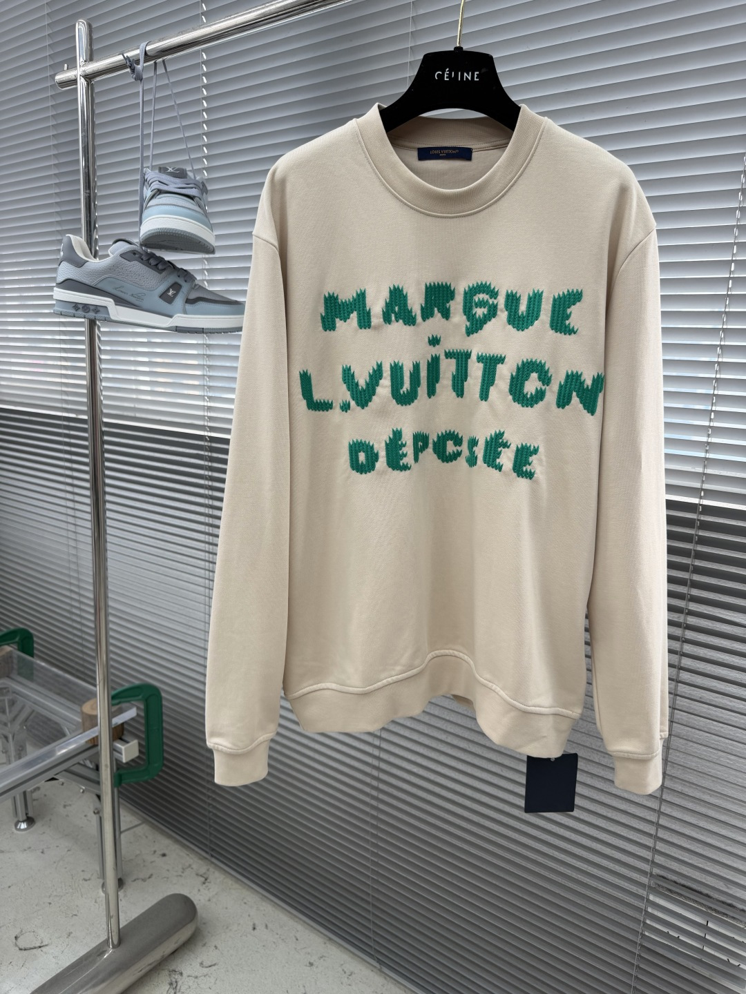 NO:917480,-Donkey brand 26FW embroidered logo sweatshirt sweatshirt 380g double-ply terry sweatshirt material matching rib imported embroidery fabric fermentation wash 11 customized accessories and accessories Size S M L  vuitton,hoodie,sweatshirts,19860909-驴牌 26FW刺绣标识运动衫卫衣 380克双股毛圈卫衣料 配套罗纹 进口刺绣 面料酵洗 11订制辅料、配件 码数S M L XL 衣长6869.5 71 72.5 胸围 114118122 126 肩宽48.6 49.8 51 52.2,,louis vuitton,hoodie,sweatshirts,,Men's clothing