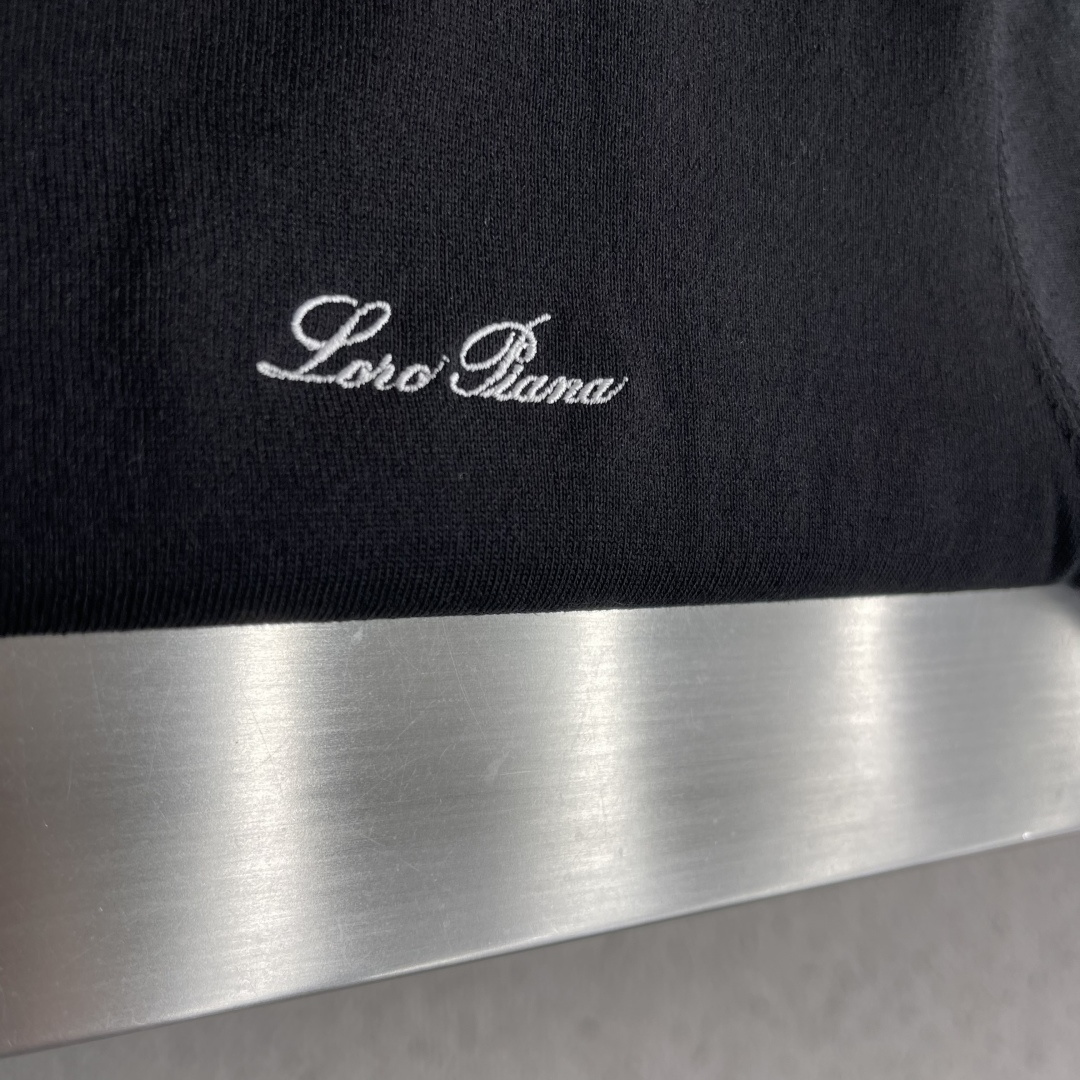 -Loro Piana     26SS春夏新款进口科技纤维混纺撞色圆领针织短Tee，男士经典字母徽标刺