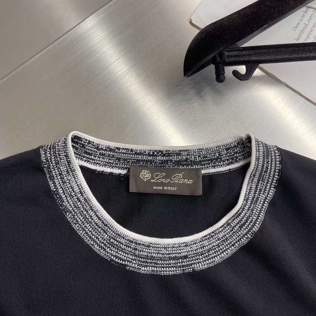 -Loro Piana     26SS春夏新款进口科技纤维混纺撞色圆领针织短Tee，男士经典字母徽标刺