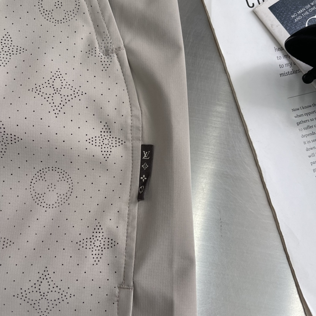-驴牌    26SS MONOGRAM提花标识防撕裂运动短裤锦纶86%氨纶14%三合一梭织面料100%