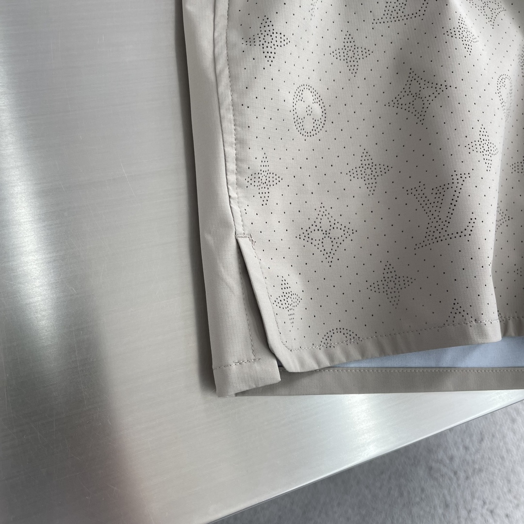-驴牌    26SS MONOGRAM提花标识防撕裂运动短裤锦纶86%氨纶14%三合一梭织面料100%