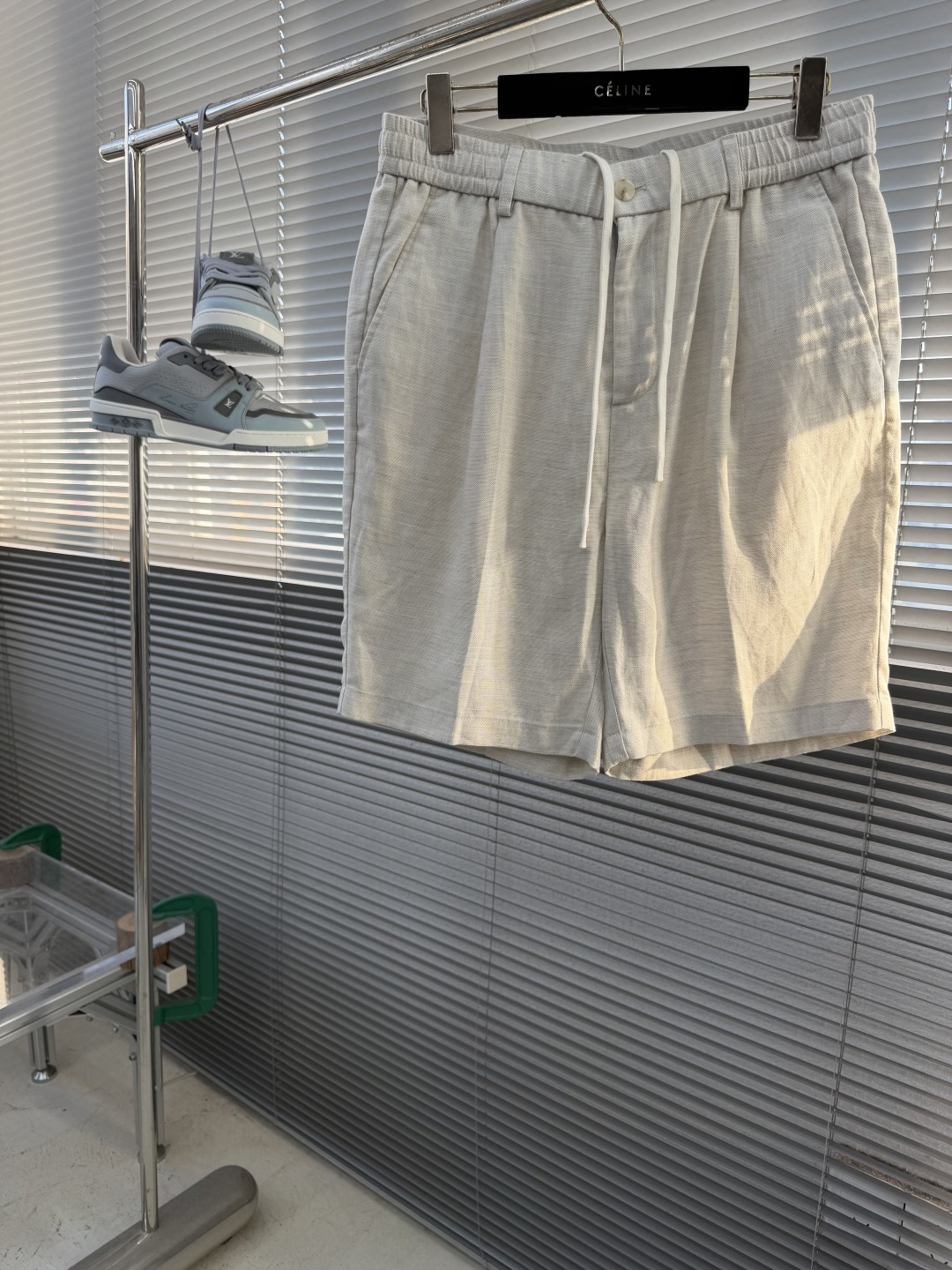 NO:935571,-Loro Piana’s new summer men’s shorts are here!  The linen material has a breathable feeling, is breathable and not sweaty, and is super comfortable to wear in summer~ The fashionable version takes into account both commuting and leisure, it is versatile and can be worn easily and neatly~ Size M-3XL,,loro piana,shorts,19860909-Loro Piana 夏季新款男士短裤来了！ 亚麻材质自带呼吸感,透气不闷汗,夏日穿超舒服～ 时尚版型兼顾通勤与休闲,百搭不挑风格,轻松穿出利落感～ 码数M-3XL,,loro piana,shorts,,Men's clothing