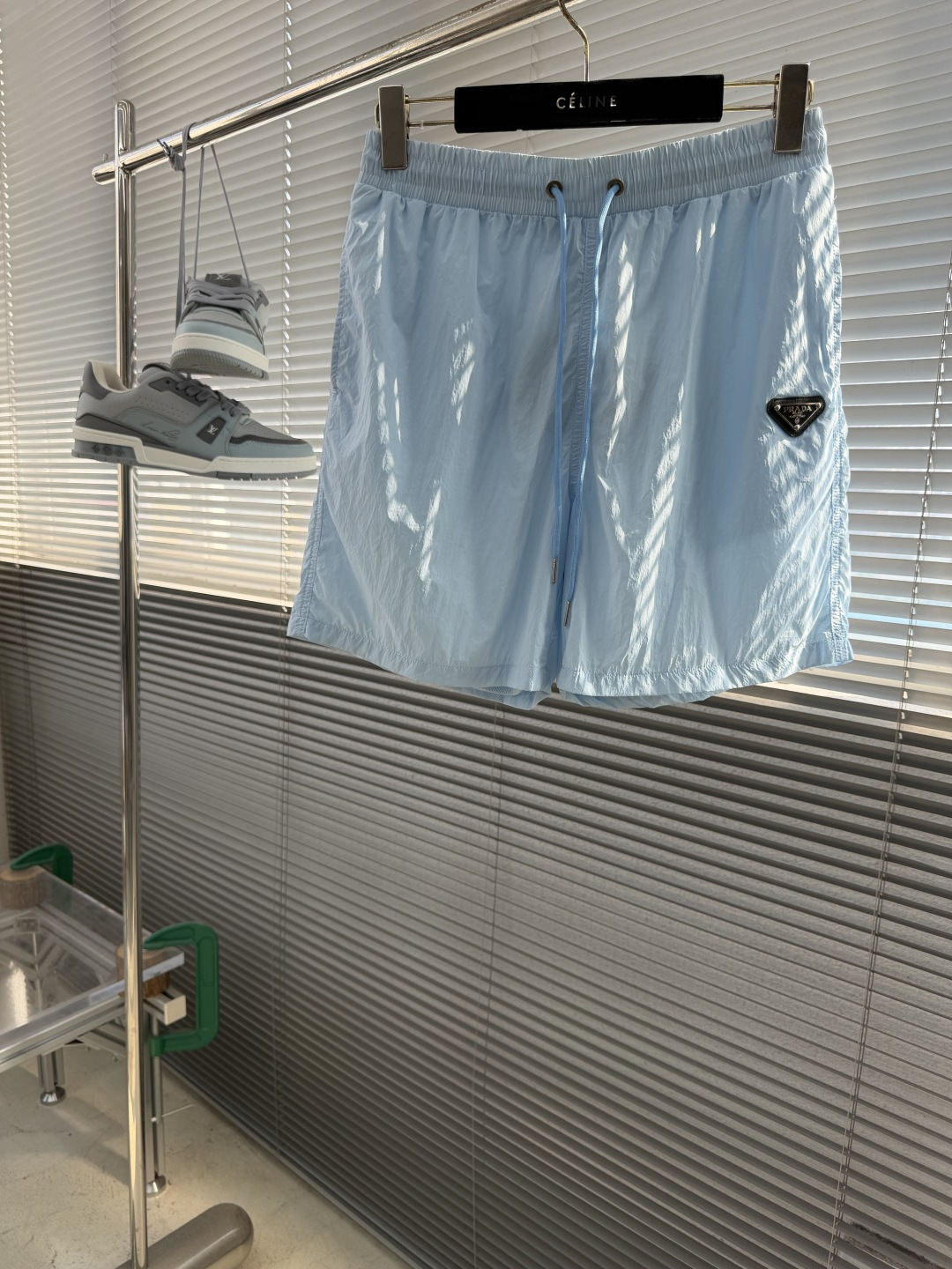 NO:938236,Shorts -PRAD  The lightweight nylon sun protection suit is a collision between pragmatism and avant-garde aesthetics. Customized high-density nylon, light, soft and breathable, not easily deformed by washing, can keep you dry even if you sweat, and has anti-UV properties, providing comprehensive protection for summer travel. The jacket has a hooded design. The shorts have an elastic waist + drawstring design, which is good for the figure.  It is extremely tolerant and can be worn for sports, commuting, and vacations. The iconic triangle logo on the chest, paired with the Prad* red label on the back, is low-key and recognizable, making it easy to wear a high-end sports style. Classic black/white/light gray/sky blue, suitable for different styles and skin colors, and it can be worn by couples to create a full atmosphere. All three labels are included!  Size M-3XL,,prada,shorts,jackets & coats,hats,19860909短裤 -PRAD 轻量尼龙防晒套装,是实用主义与先锋审美的碰撞.定制高密尼龙,轻软透气,水洗不易变形,出汗也能保持干爽体感,同时具备防紫外线属性,给夏日出行全方位防护.外套连帽设计.短裤松紧腰+抽绳设计,对身材包容度极高,运动、通勤、度假都能穿.胸前标志性三角徽标,搭配后背Prad*红标,低调中自带辨识度,轻松穿出高级运动风.经典黑/白色/浅灰/天蓝,适配不同风格与肤色,情侣穿更是氛围感拉满.三标齐！ 码数M-3XL,,prada,shorts,jackets & coats,hats,,Men's clothing