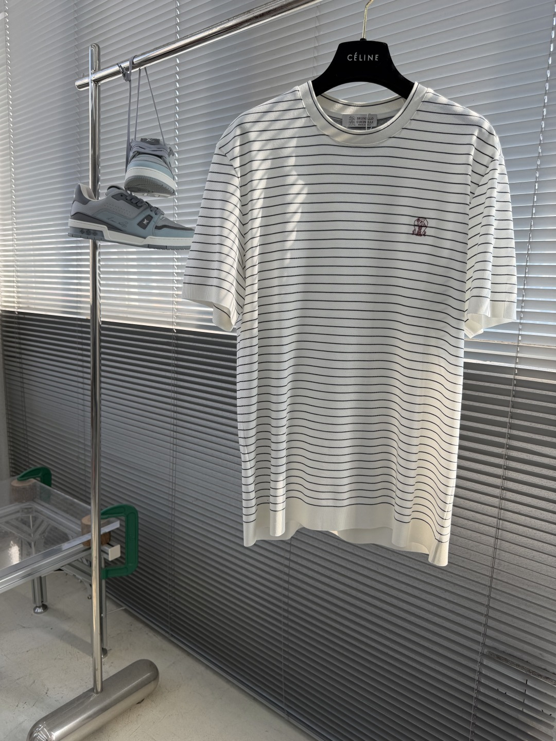 NO:935545,-BC 26SS new spring and summer mercerized mesh pique cotton round neck short T-shirt, men's classic logo embroidered fashion striped pattern casual short-sleeved T-shirt!  Trading company channels are rare and available on the official website simultaneously!  BC's new badge striped T-shirt stands out with its unique design and excellent quality. Wearing it feels like you are in the palace of fashion, feeling the comfort and charm it brings!  This T-shirt is made of custom-made mercerized mesh pique cotton. Its delicate and silky touch is like caressing clouds, soft and comfortable!  And it also has excellent breathability and sweat-wicking function, keeping your body dry and comfortable at all times, keeping you away from the troubles of stuffiness and stickiness!  The all-over classic yarn-dyed stripe pattern has both a retro charm and a modern sense of fashion!  The exquisite logo embroidery on the chest represents a symbol of quality and attitude!  The embroidery craftsmanship is exquisite, every stitch and every thread is meticulous, perfectly presenting the details of the logo!  The fit-fitting design is neither too loose and bloated, nor too tight to restrict the body. This just-right version can perfectly fit the body curves and show off the wearer's figure advantages!  Size 48-56 (M-3XL),,T-shirt,tees,t-shirt,19860909-BC 26SS春夏新款丝光网眼珠地棉布圆领短Tee,男士经典徽标刺绣时尚条纹图案休闲短袖T恤衫！贸易公司渠道稀出,同步官网发售！BC新款徽章条纹T恤凭借独特的设计,与卓越的品质脱颖而出,穿上它仿佛置身于时尚的殿堂,感受着它所带来的舒适与魅力！ 这款T恤采用客供定制丝光网眼珠地棉布,细腻丝滑的触感如同在抚摸云朵一般,轻柔而舒适！而且它还具备出色的透气排汗功能,时刻保持身体的干爽与舒适,让你远离闷热与黏腻的困扰！通体经典色织条纹图案,既有着复古的韵味,又不失现代的时尚感！而胸前那精致的徽标刺绣点缀,代表着一种品质与态度的象征！刺绣工艺精湛,每一针每一线都细腻入微,将徽标的细节完美呈现出来！合身版型设计,既不会过于宽松显得臃肿,也不会过于紧身束缚身体,这种恰到好处的版型能够完美地贴合身体曲线,展现出穿着者的身材优势！ 尺码48-56（M-3XL）,,T-shirt,tees，t-shirt,,Men's clothing