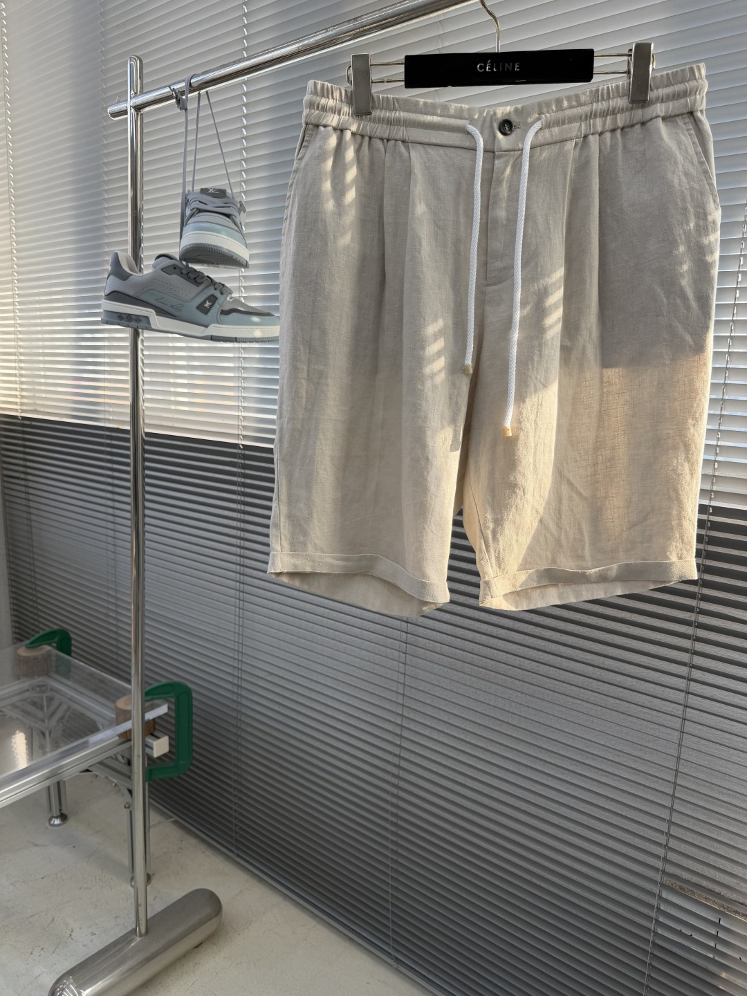 NO:935539,-BC summer series leisurely, linen drawstring shorts interpret a new realm of coolness and comfort. Natural linen material is nature's gift to summer. It has a unique fiber structure, like countless small ventilation ducts, allowing air to shuttle freely between the fabrics, sweeping away the sultry heat. Putting it on, every step feels like stepping on clouds, light and comfortable, and the skin always enjoys dry care.  The drawstring elastic waist design is the perfect combination of comfort and practicality. The drawstring can be freely adjusted according to the individual waistline, whether it is a slight bulging after eating or the pursuit of a close-fitting and neat feeling. The elastic waist has good elasticity and will not cause the slightest sense of restraint on the waist, allowing you to move freely during activities without any burden. Whether you are running, jumping or sitting for a long time, you can maintain a comfortable state.  The stitching on the trousers is fine and even, strong and durable, and it is not easy to open after repeated washing and wearing. The processing of the trouser edges is exquisite and delicate. The material of the drawstring is soft and strong, and the ends are carefully processed to prevent it from unraveling. The shorts are reasonably cut and have a crisp shape, which can well modify the leg lines. Size 48-56 (M-3XL),,shorts,19860909-BC 夏日系列悠然,亚麻抽绳短裤诠释清凉舒适新境界 天然亚麻材质,是大自然对夏日的馈赠.它有着独特的纤维结构,如同无数个细小的通风管道,让空气在面料间肆意穿梭,将闷热一扫而空.穿上它,每一步都仿佛踏在云朵上,轻盈又自在,肌肤时刻享受着干爽的呵护. 抽绳松紧腰设计,是舒适与实用的完美结合.抽绳可以根据个人的腰围自由调节松紧,无论是吃饱后的微微鼓腹,还是追求贴身的利落感,都能轻松满足.松紧腰的弹性良好,不会对腰部造成丝毫的束缚感,让您在活动时行动自如,毫无负担.无论是奔跑、跳跃还是长时间坐着,都能保持舒适的状态. 裤身的缝线细密均匀,牢固耐用,经过多次洗涤和穿着也不易开线.裤边的处理精致细腻.抽绳的材质柔软且结实,末端经过精心处理,不易散开.短裤的剪裁合理,裤型挺括,能够很好地修饰腿部线条. 码数48-56（M-3XL）,,shorts,,Men's clothing